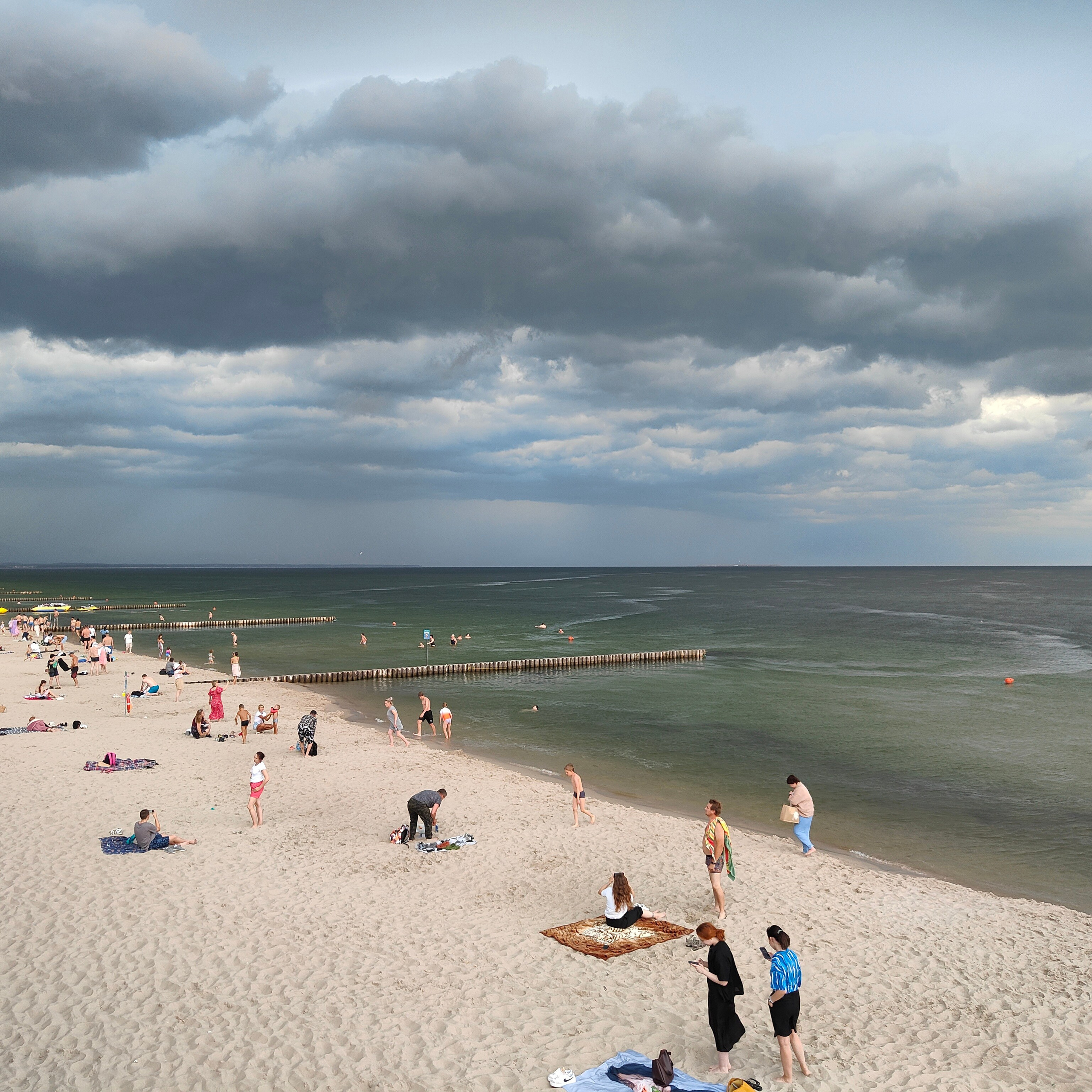 Жара, лето, пляж и вечерняя гроза. Фотограф-документалист Мария Осокина