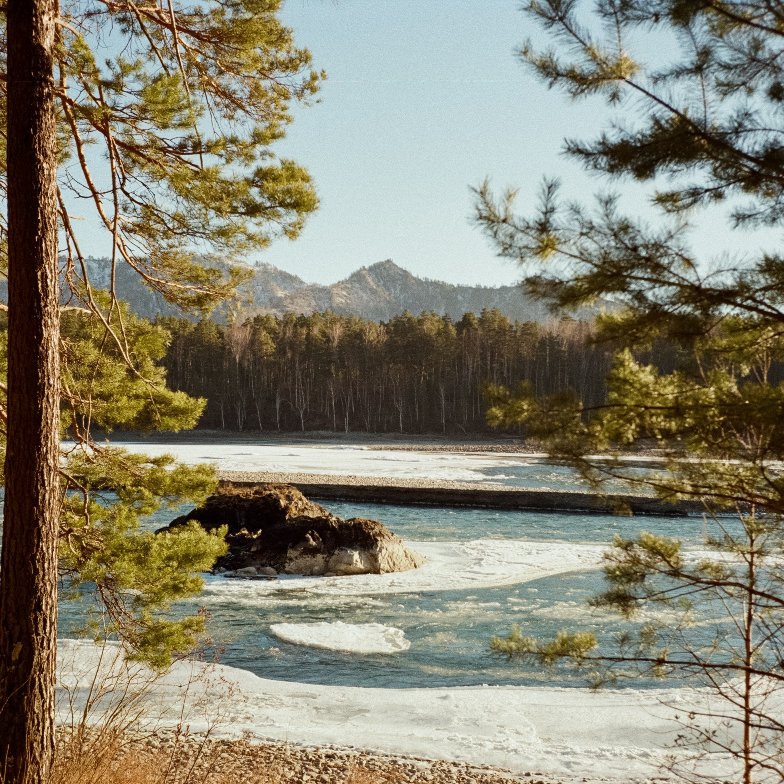 Зима и лето, Катунь и солнце, снег и лед. База Берель и дорога к Coffee Bus