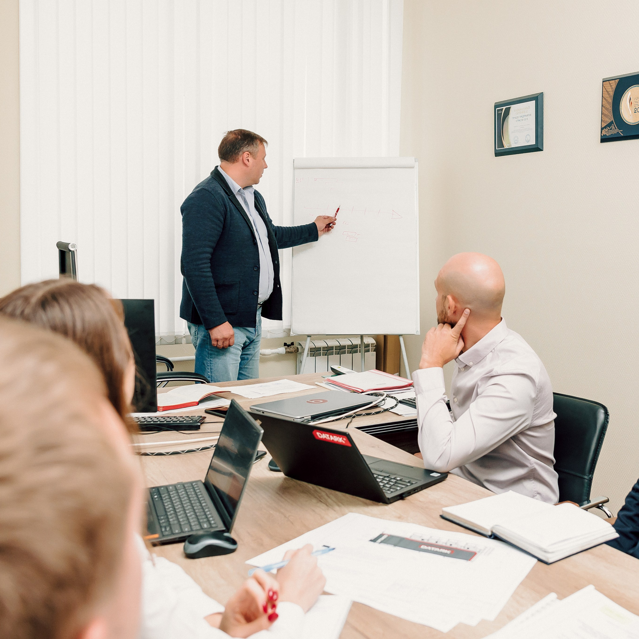 Datark — Совещание и производство