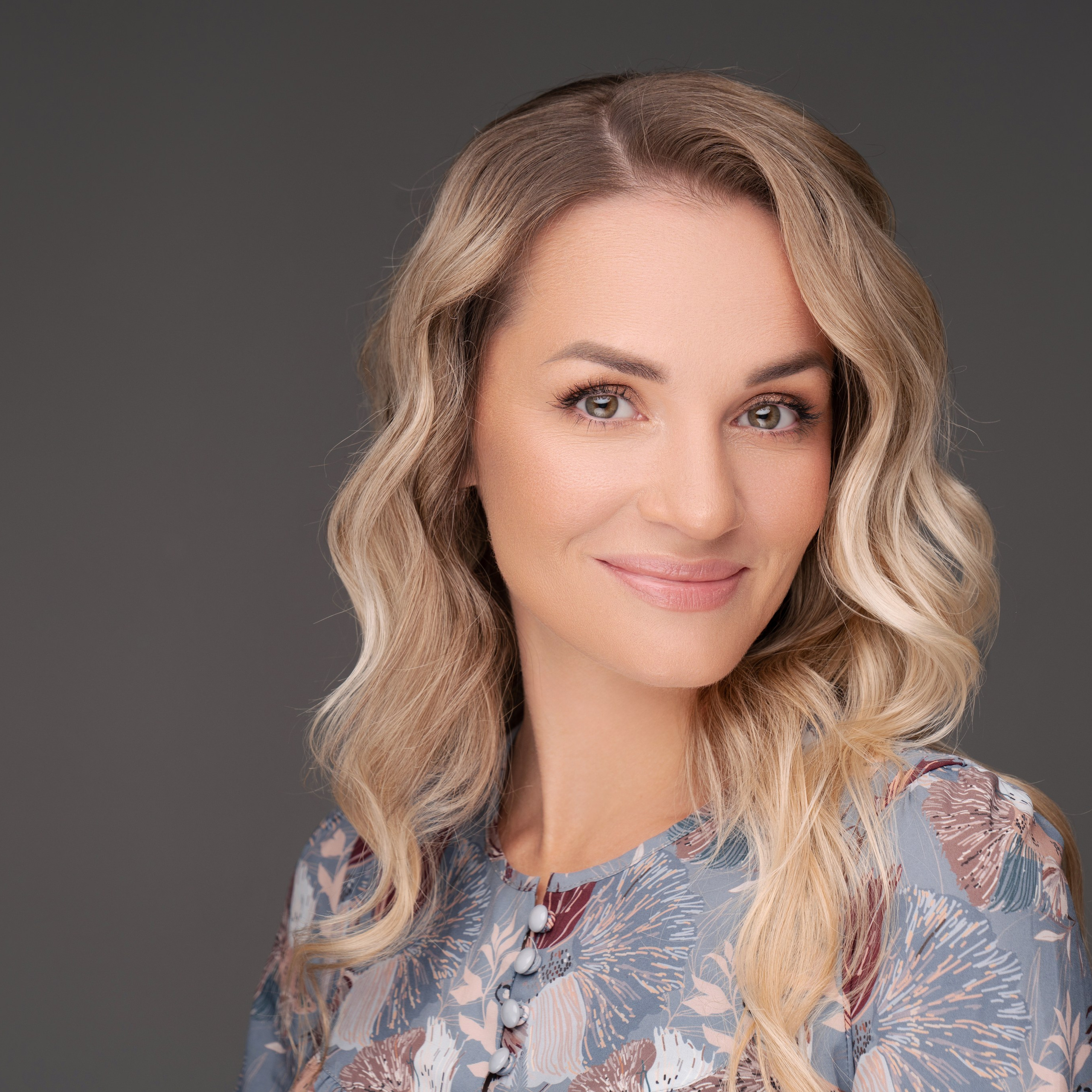 Макияж для себя. Оксана Волик фотограф в Архангельске. Аренда фотостудии White Studio