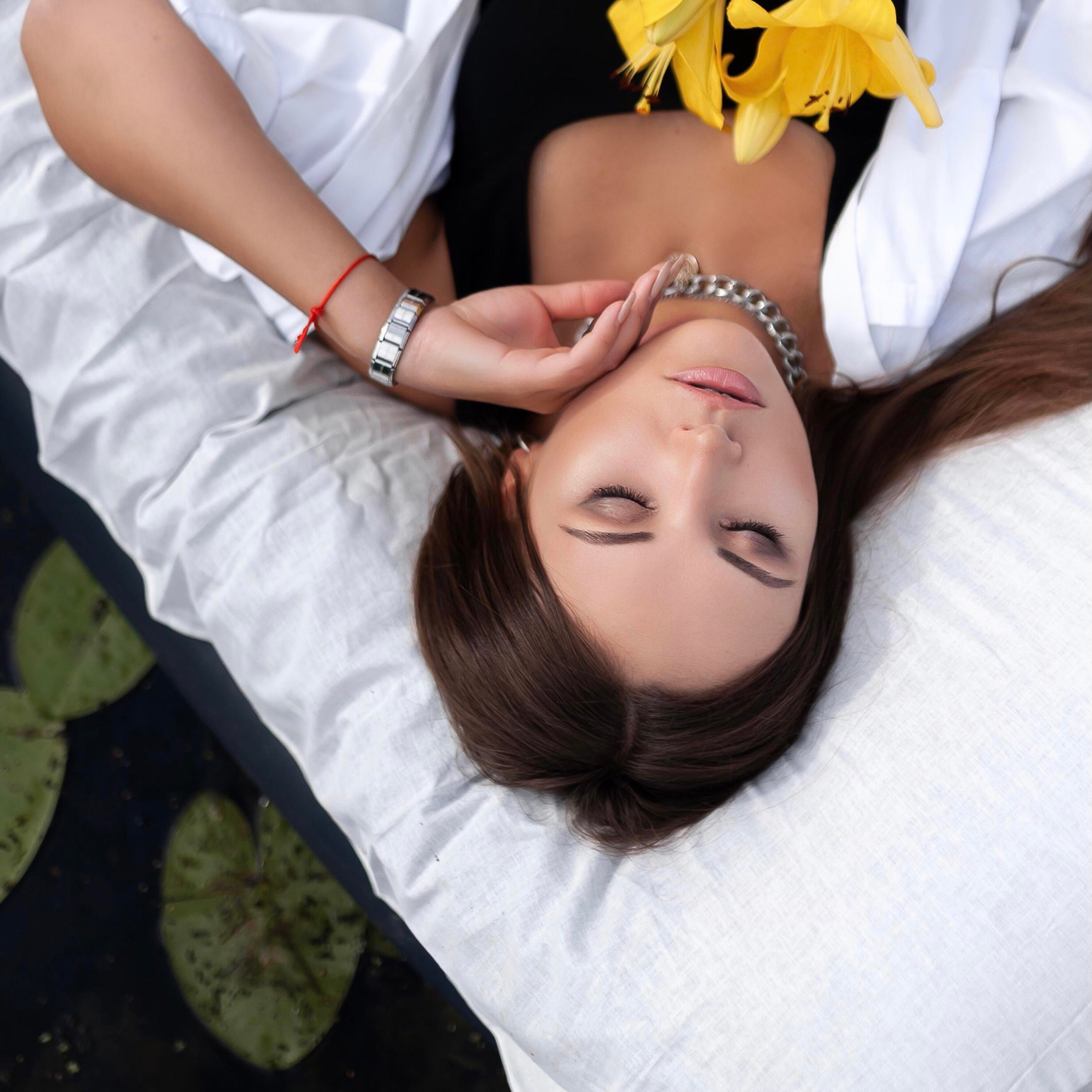 Мария. Кровать на воде.