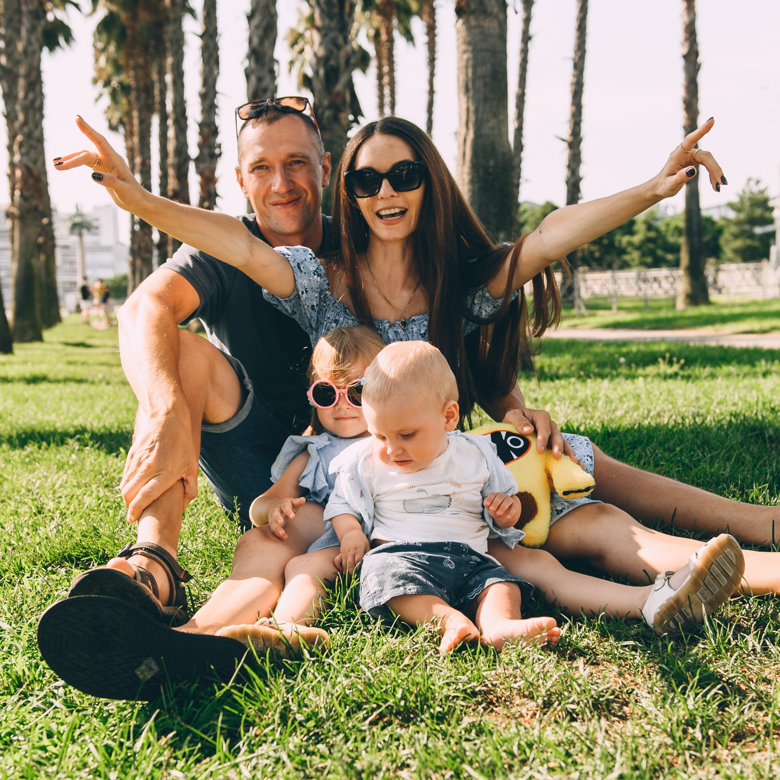 Пальмовая семейная прогулка