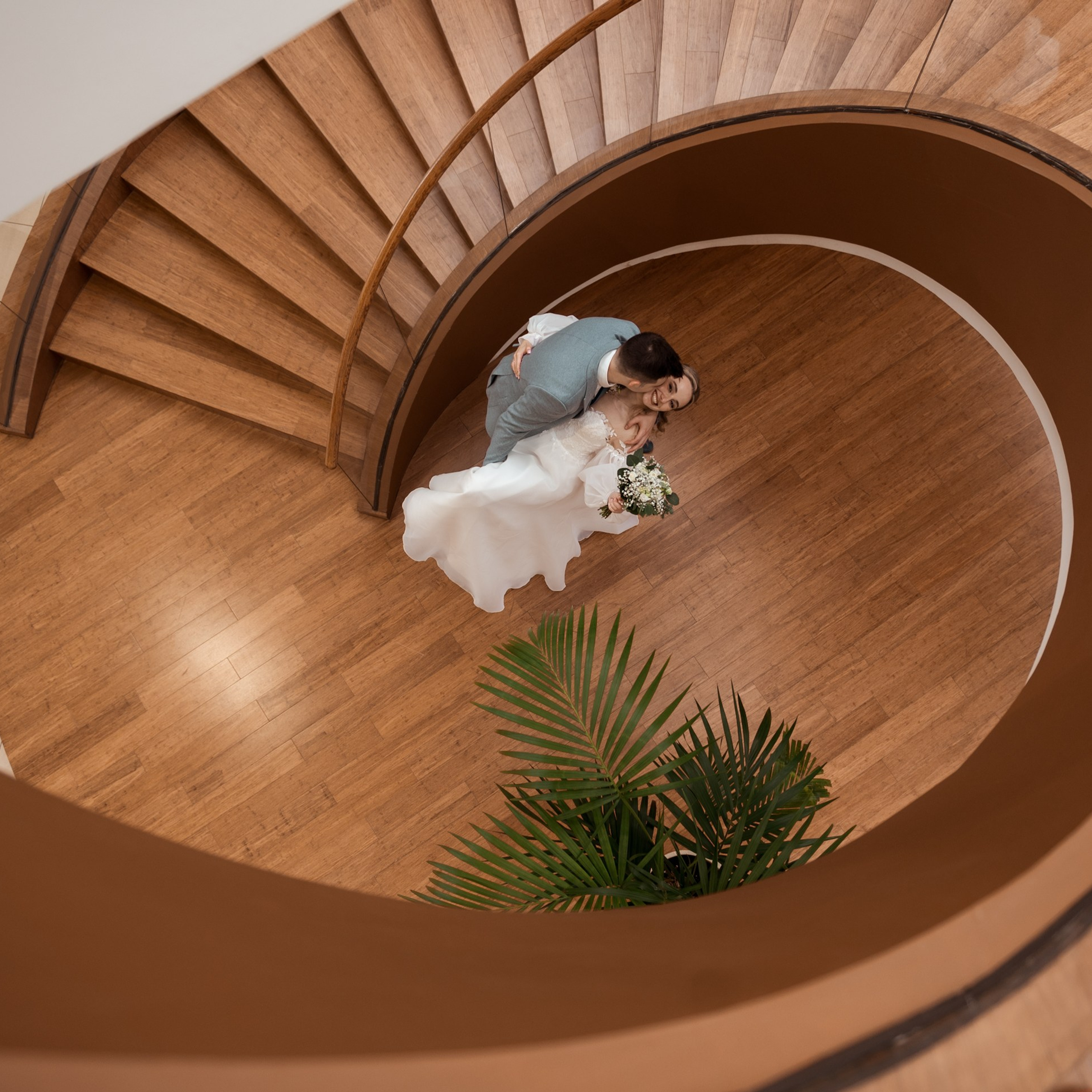 Весь день под дождем, вечером закат на озере