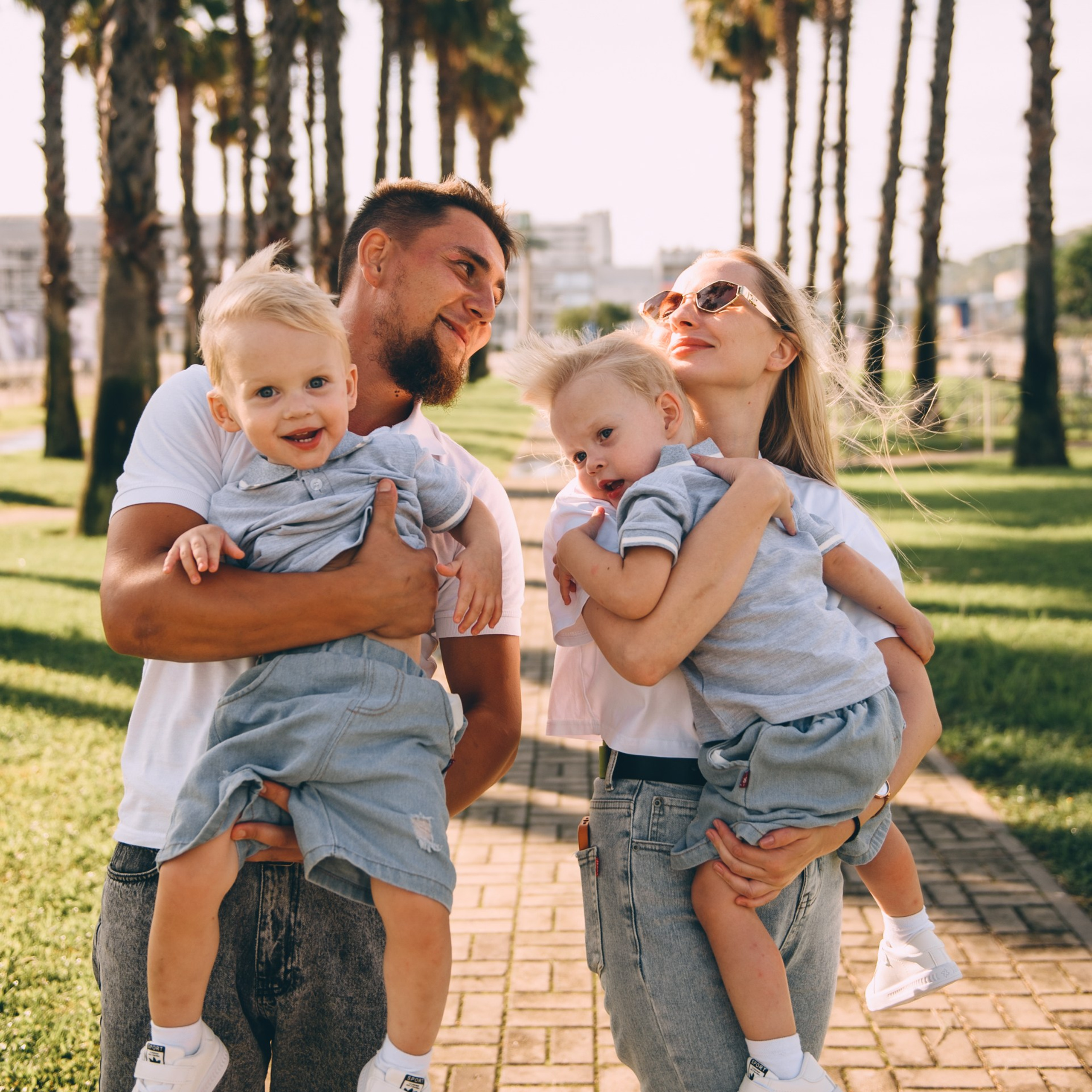 Близнецы-непоседы, пальмовая аллея