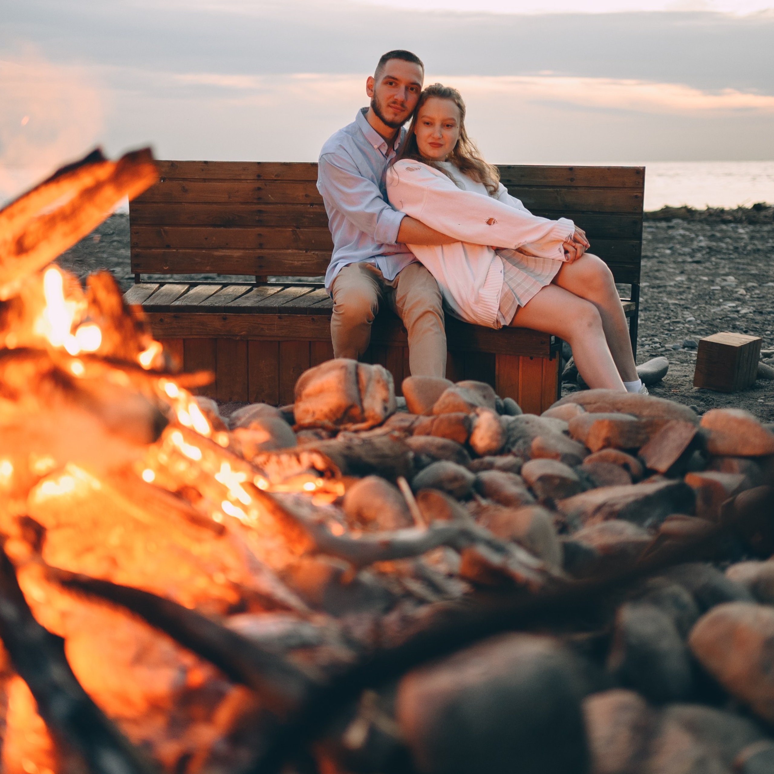 Костер, закат, море и романтика