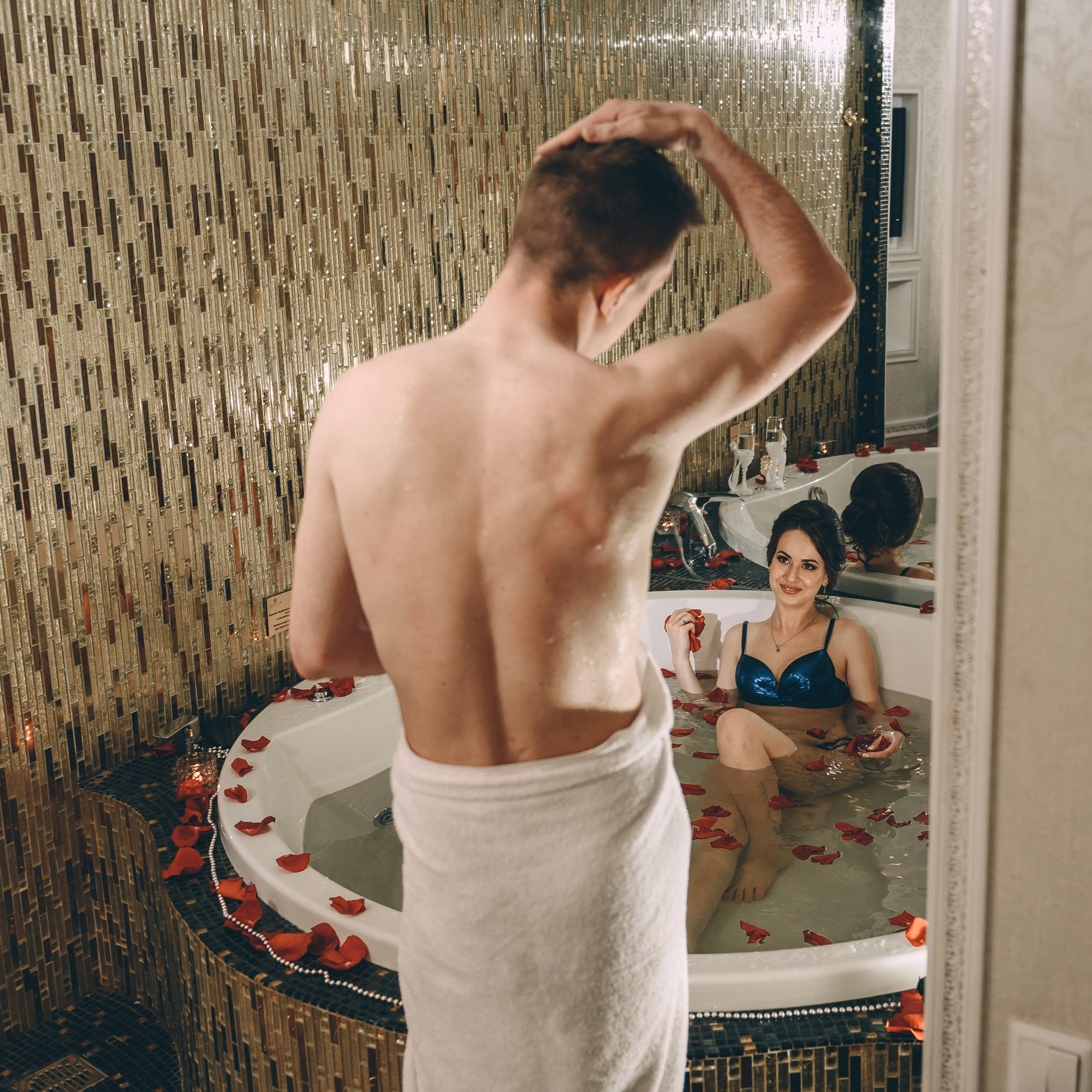 Джакузи и круассаны) Анатолий и Елена