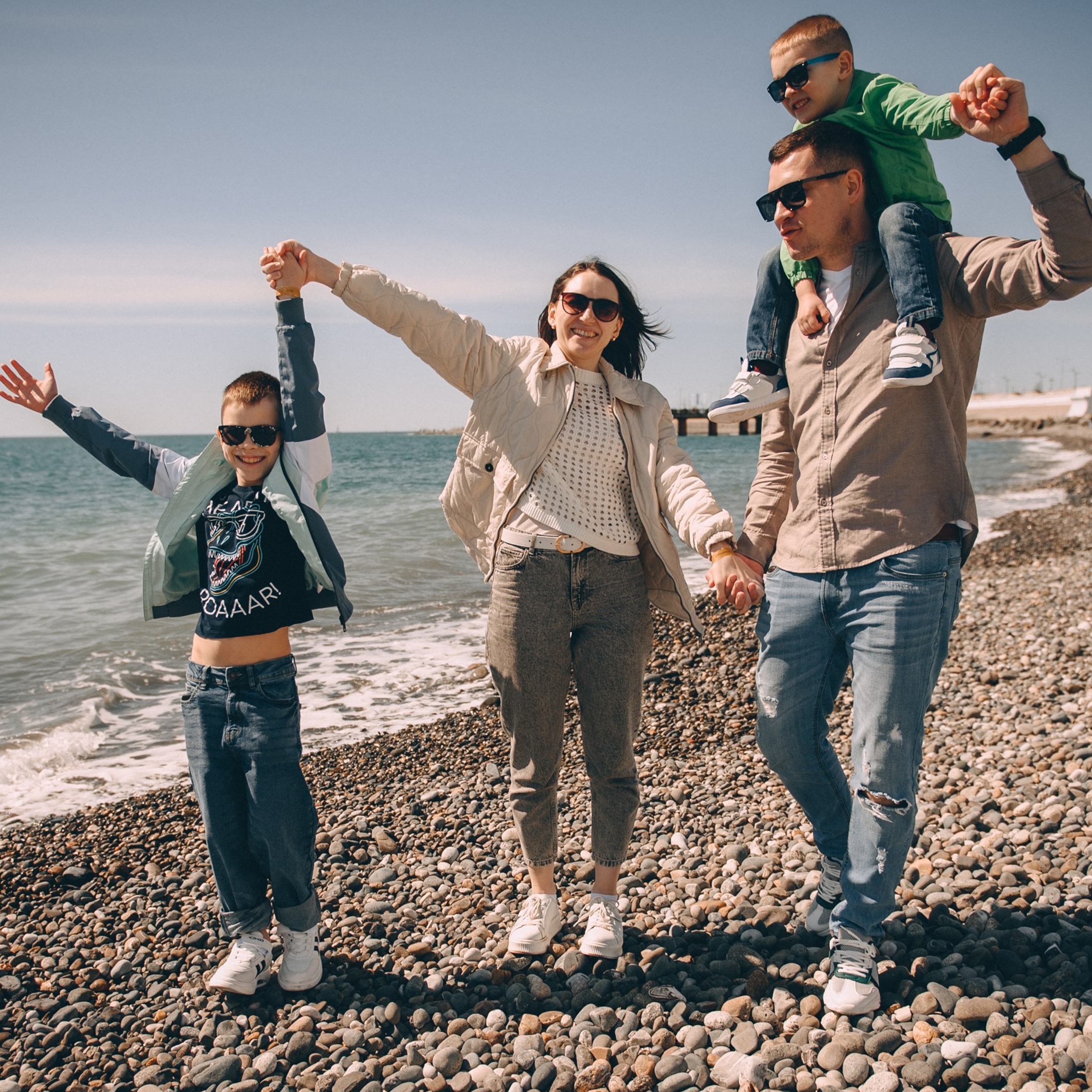 Активная семейная фотосессия с мальчуганами-непоседами