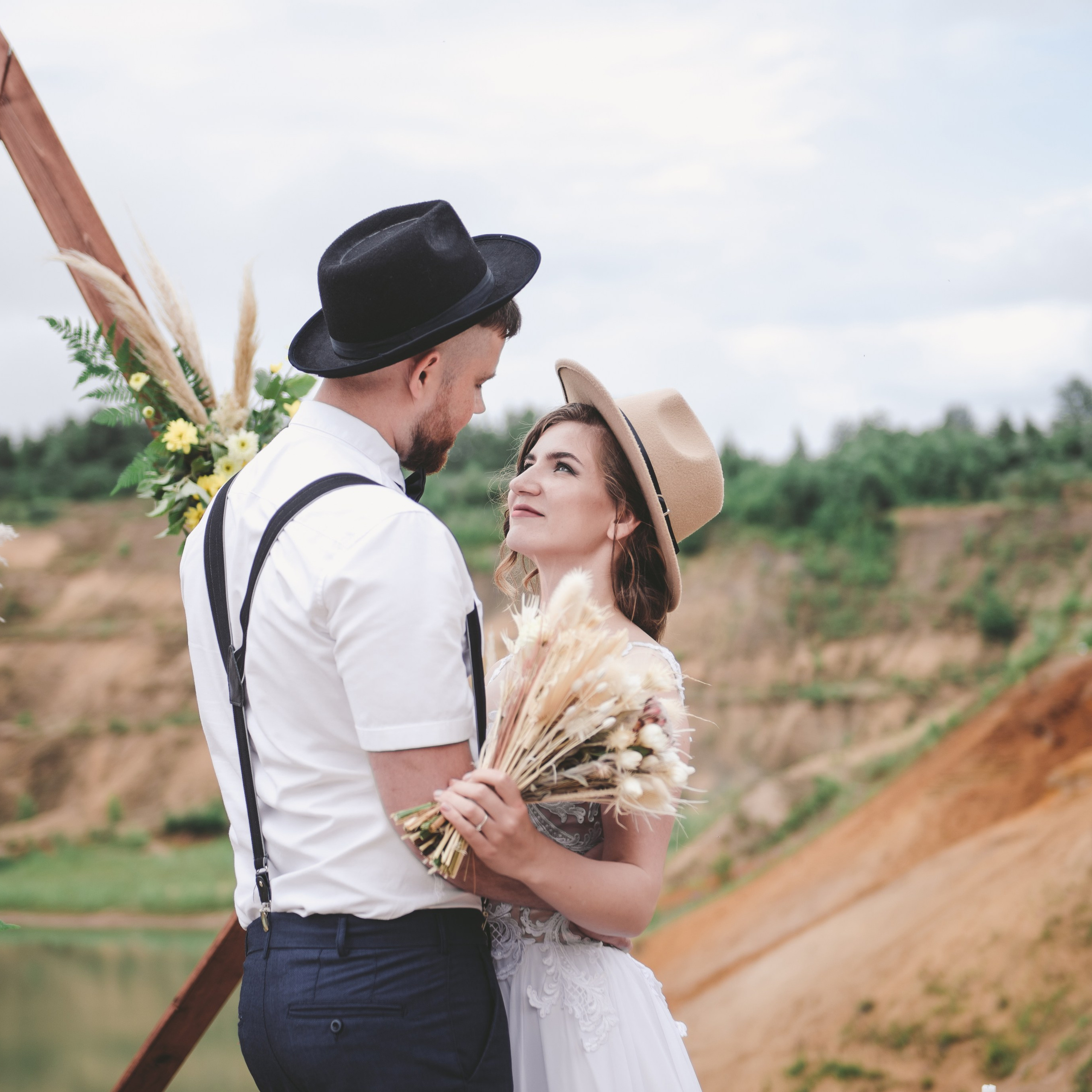 Выездная регистрация на песчаном карьере