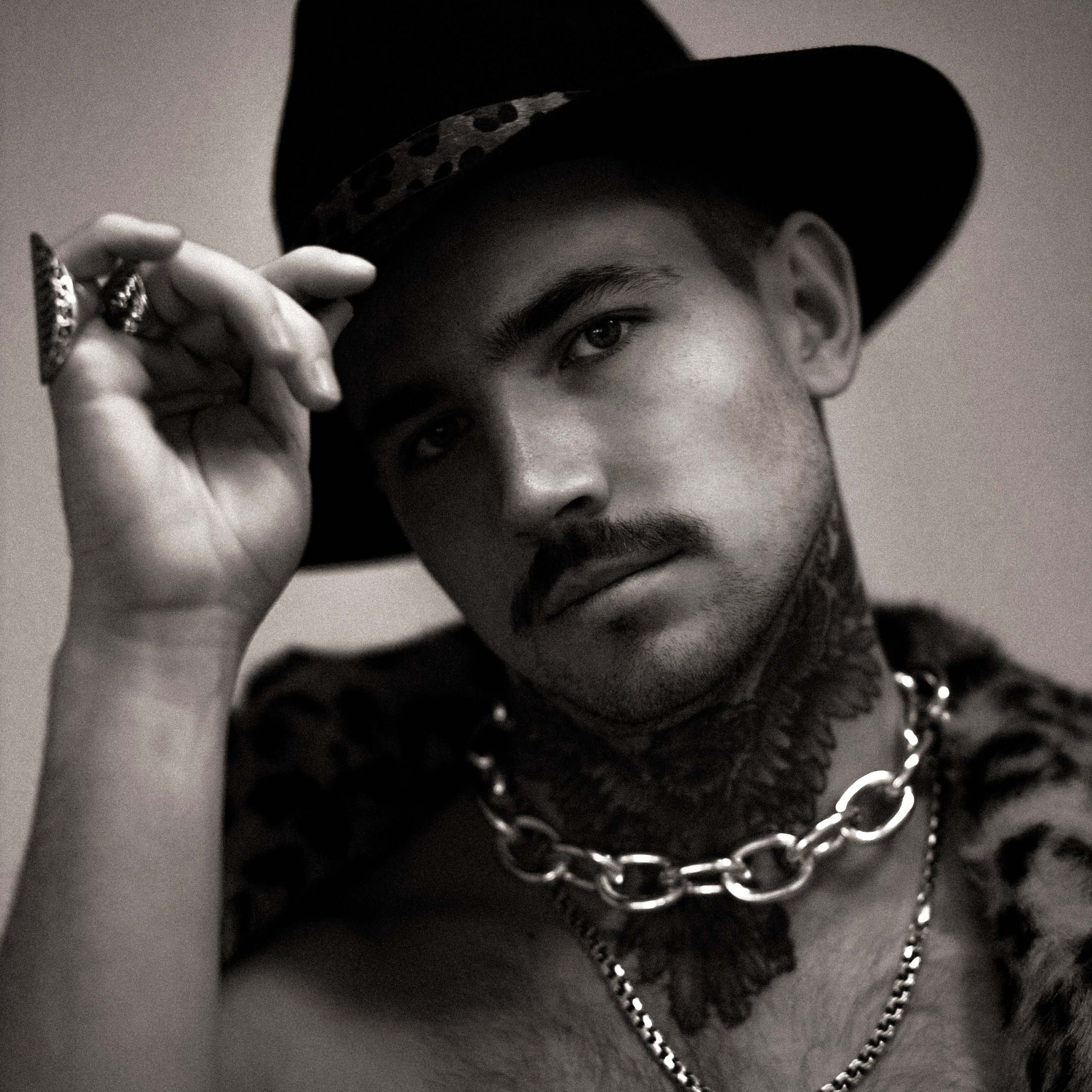 ALL IN. YUUJIN PHOTO — Фотограф, преподаватель, режиссер в разных жанрах