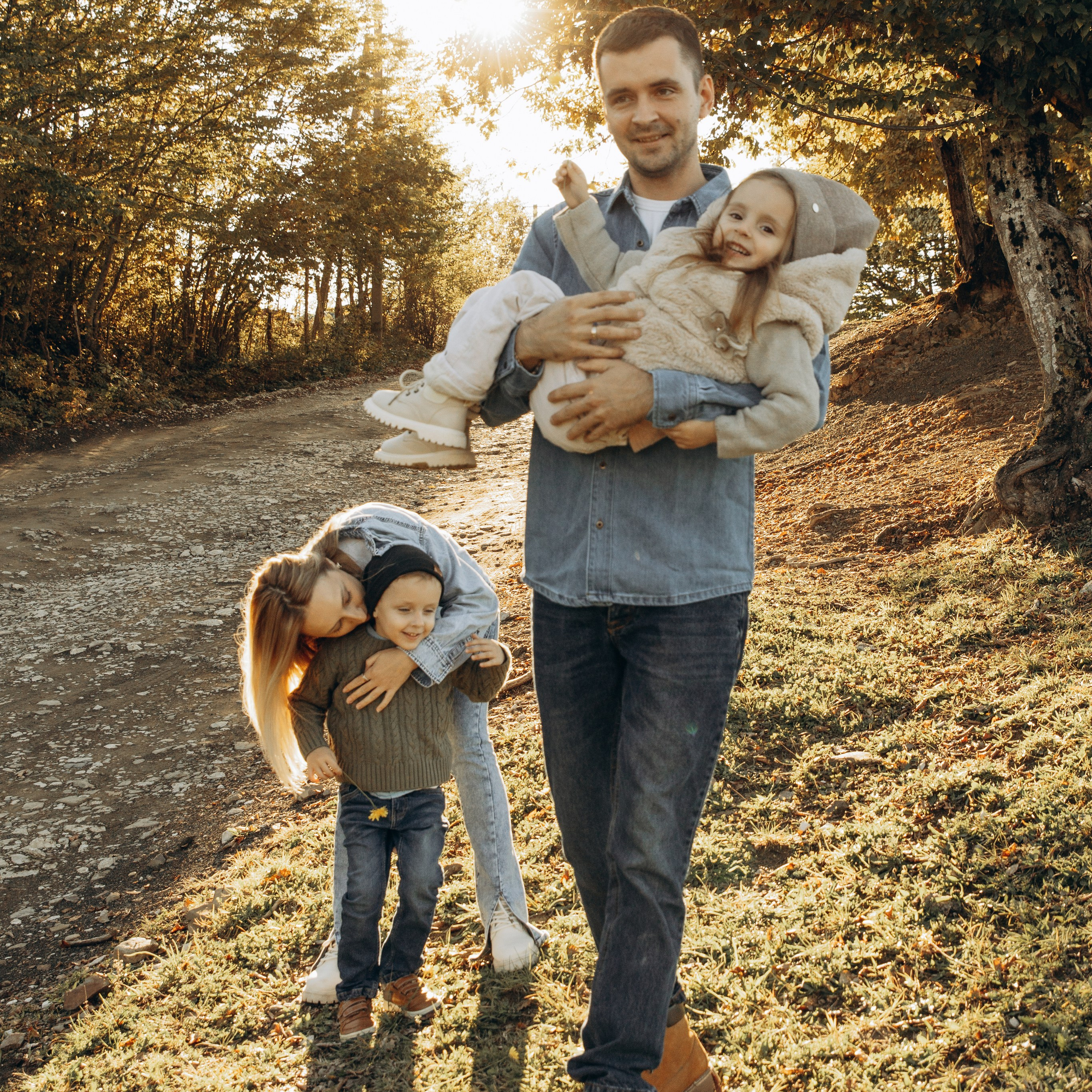 Виталий, Вероника, Родион и Алёна