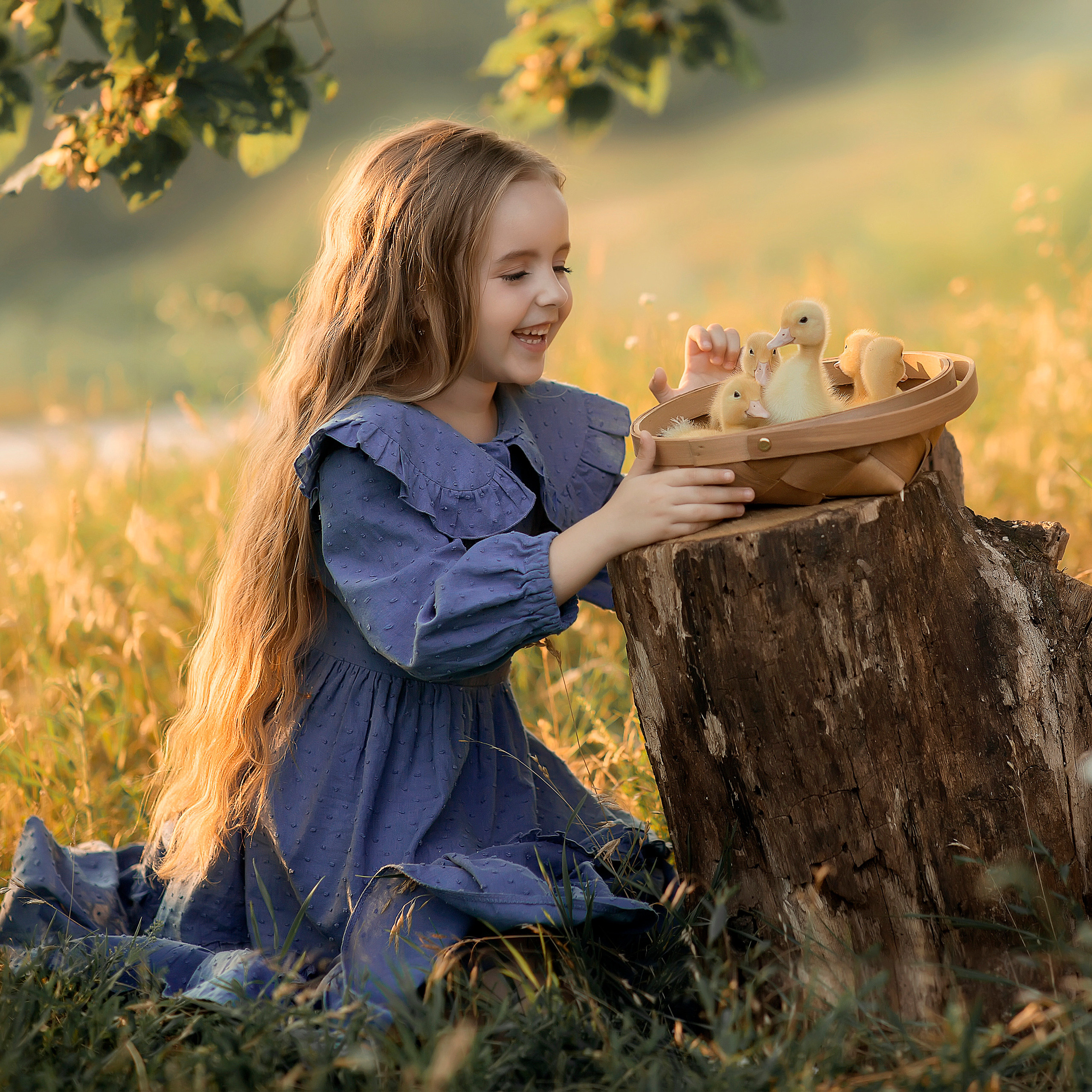 Полина с утятами