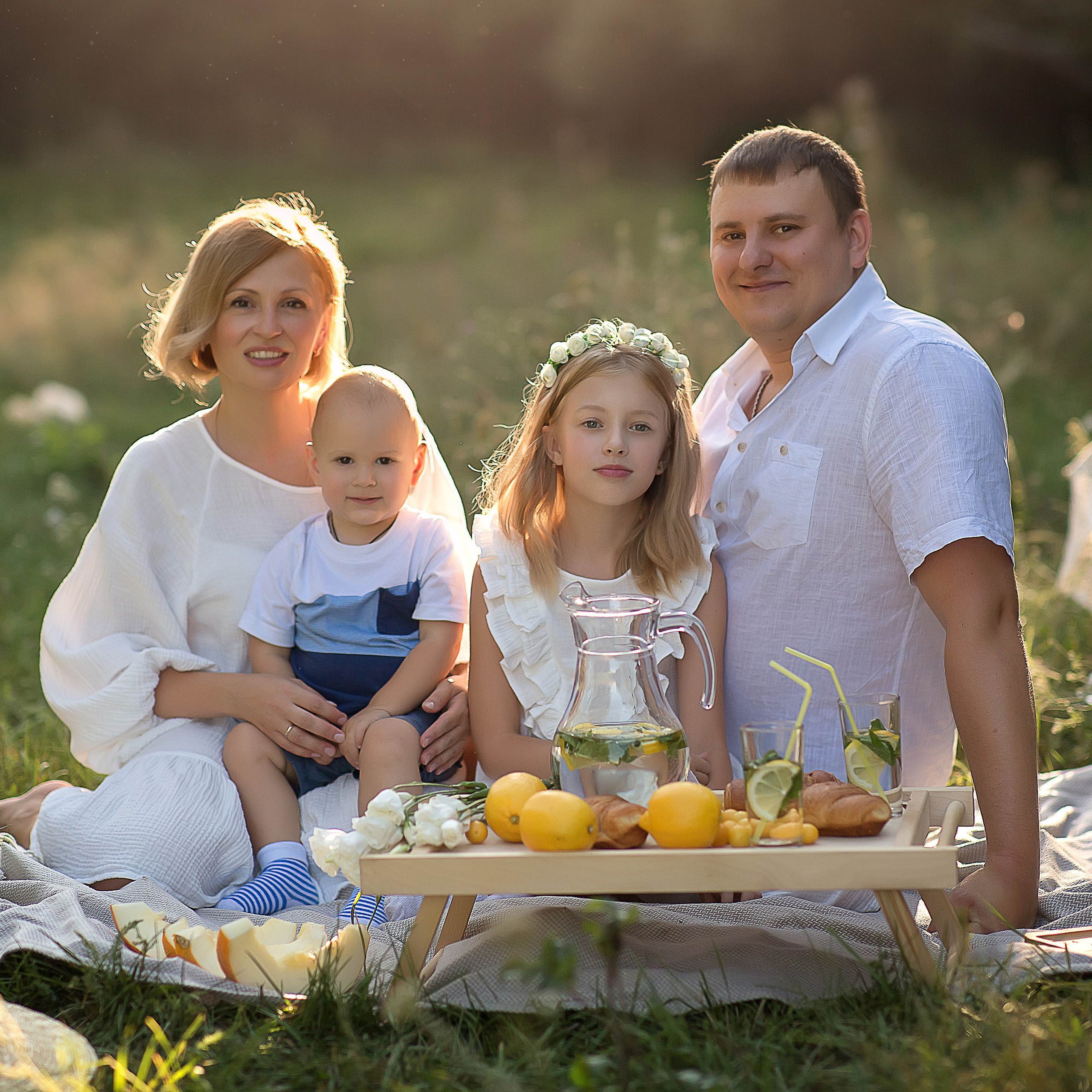 Семейная прогулка