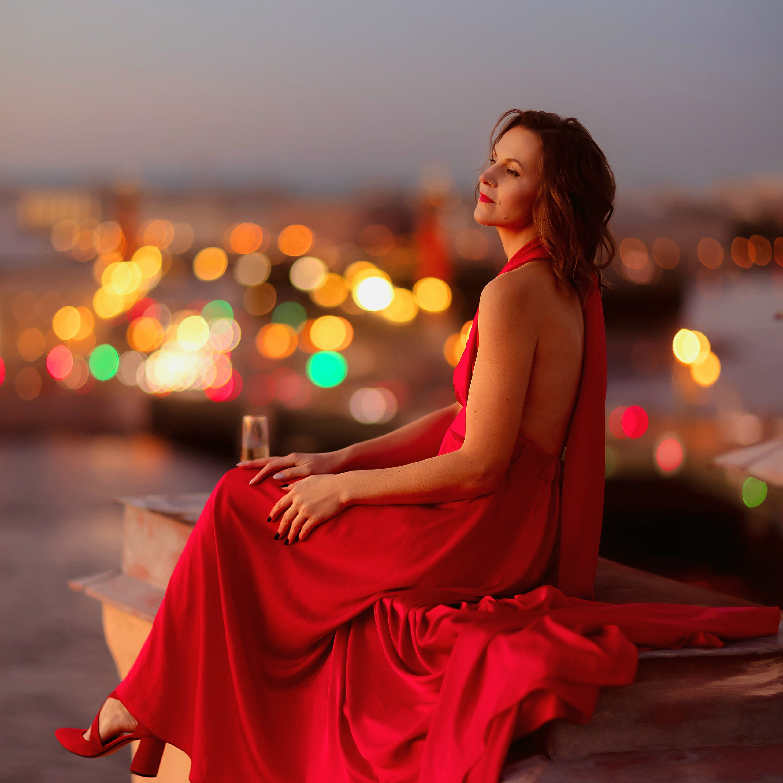 Женская съемка на&nbsp;крыше в&nbsp;закате