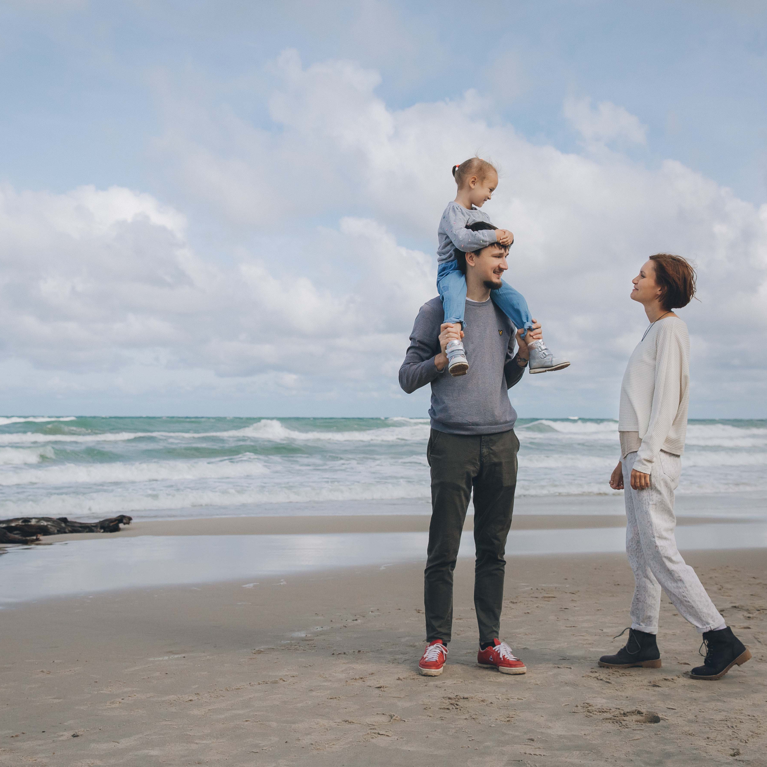 Аня, Виталик и Таиса