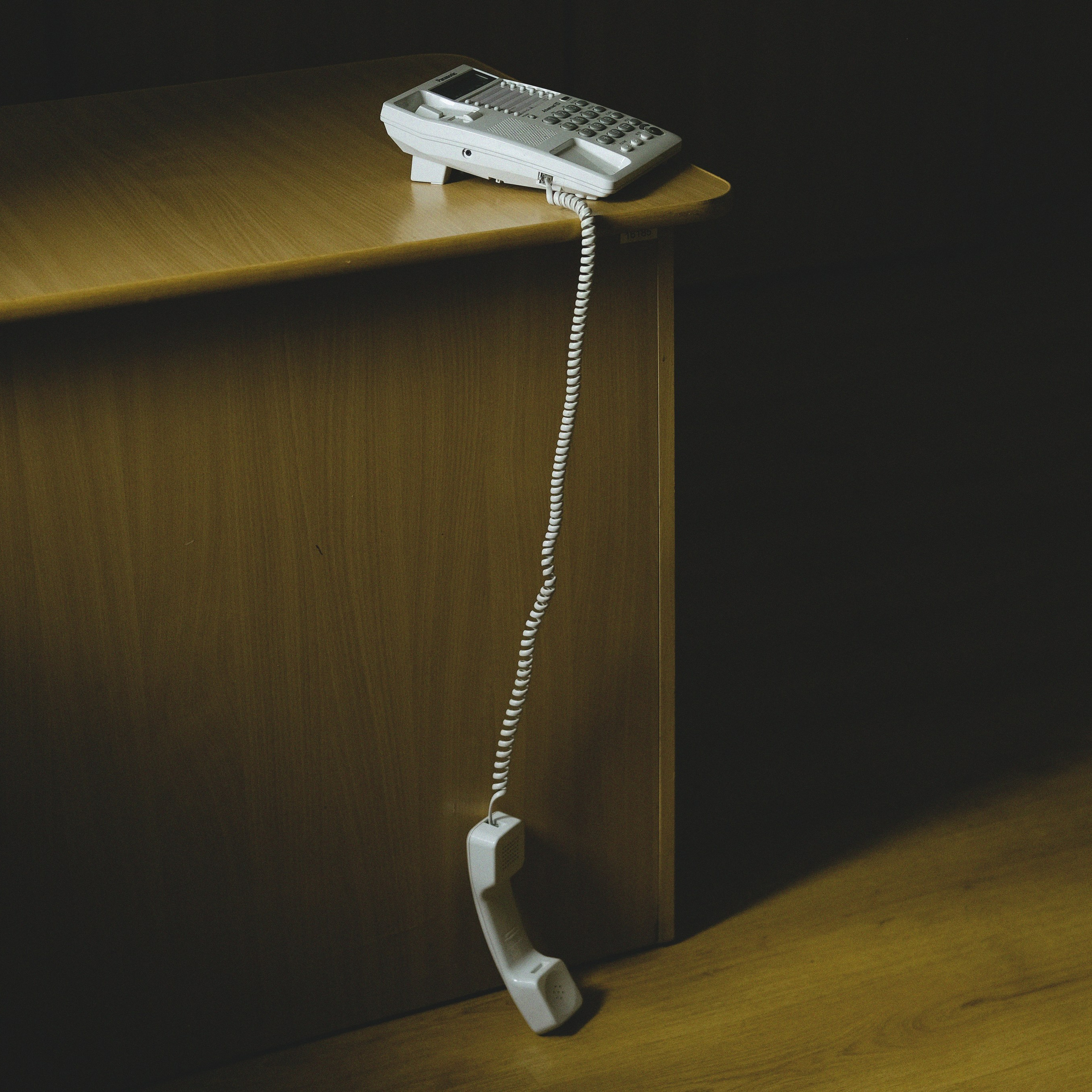 покидая офис