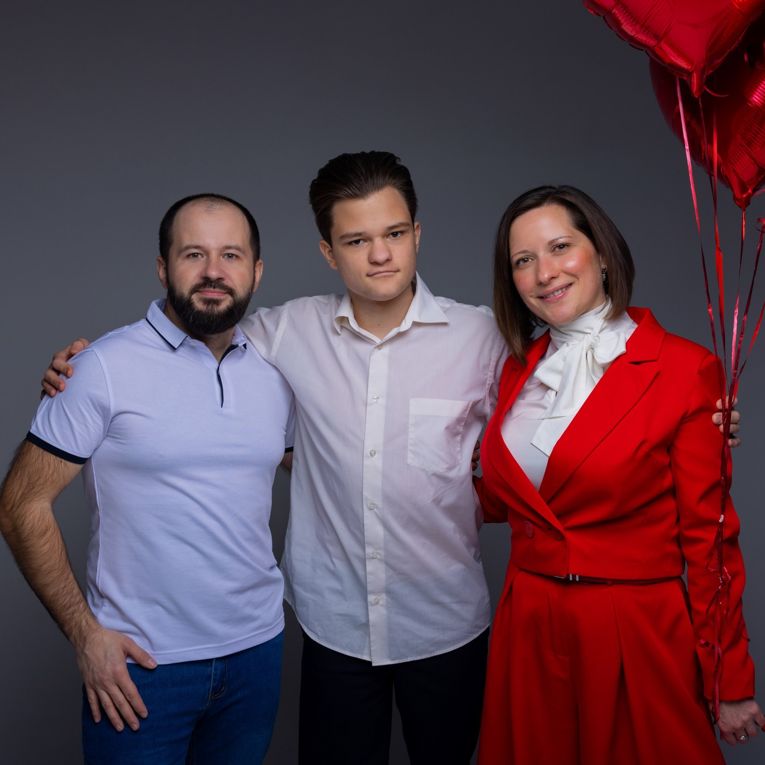 Мария и её семья студийная фотосъемка в стиле VOGUE