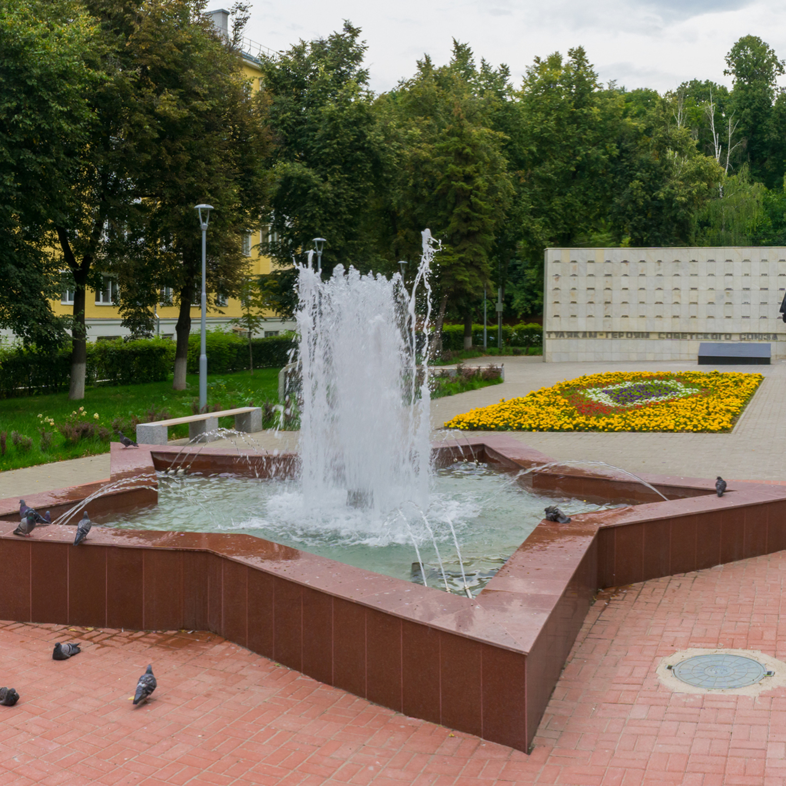 Сквер и мемориал Героям Советского Союза в г. Тула.