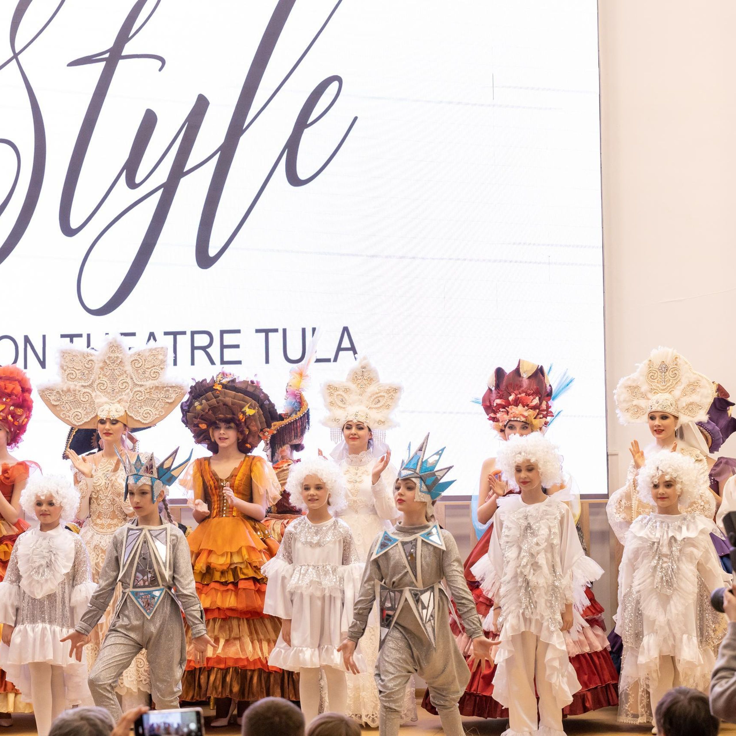 Репортаж 70-200 f2.8 Tamron g2. Показ театр моды «Стиль» («Style» город Тула).