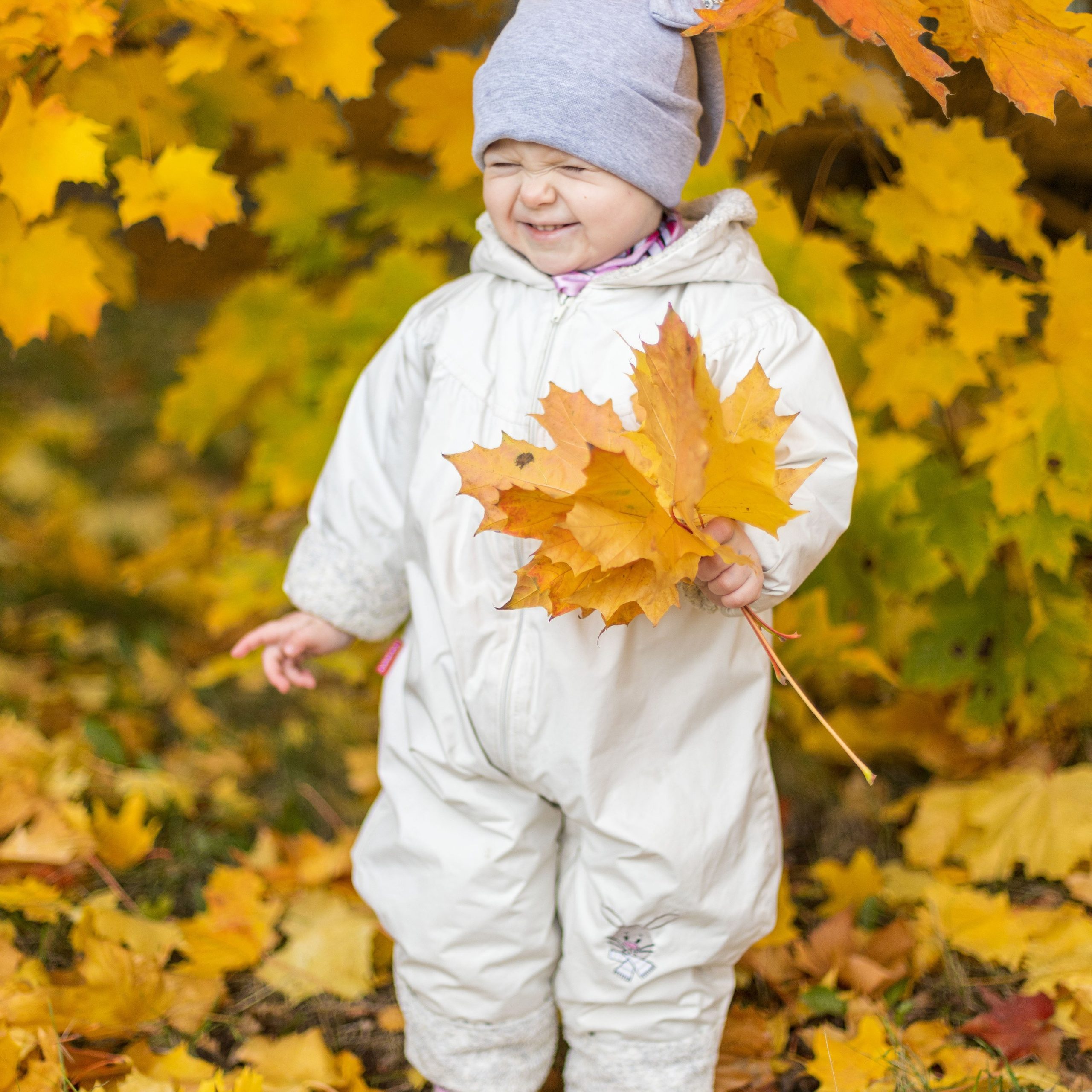 Детский портрет в золотую осень