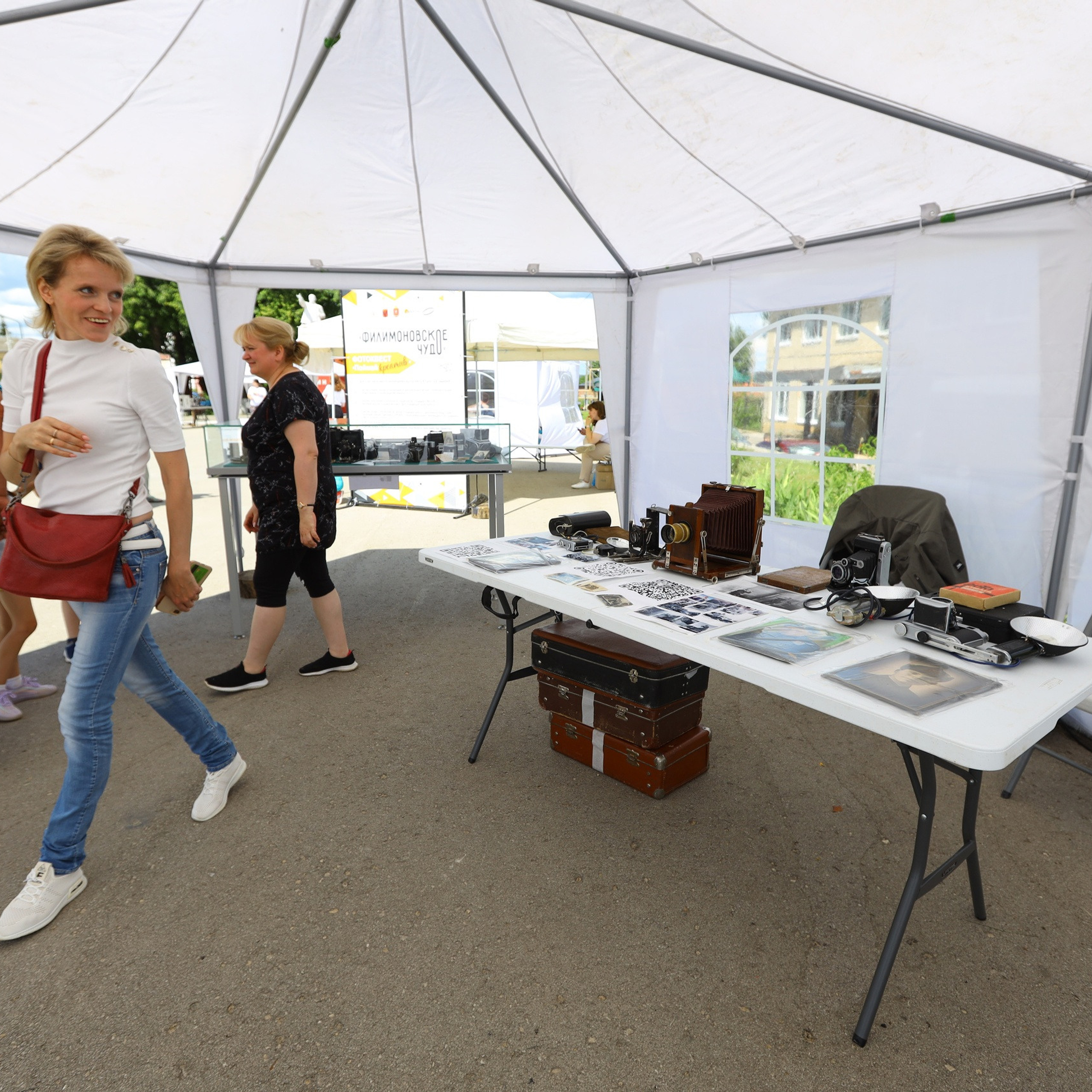 Выставки фототехники «От форматных до цифровых». Фотограф в Туле Крупский АнДРей. Фотостудия «КАДР71» в Туле