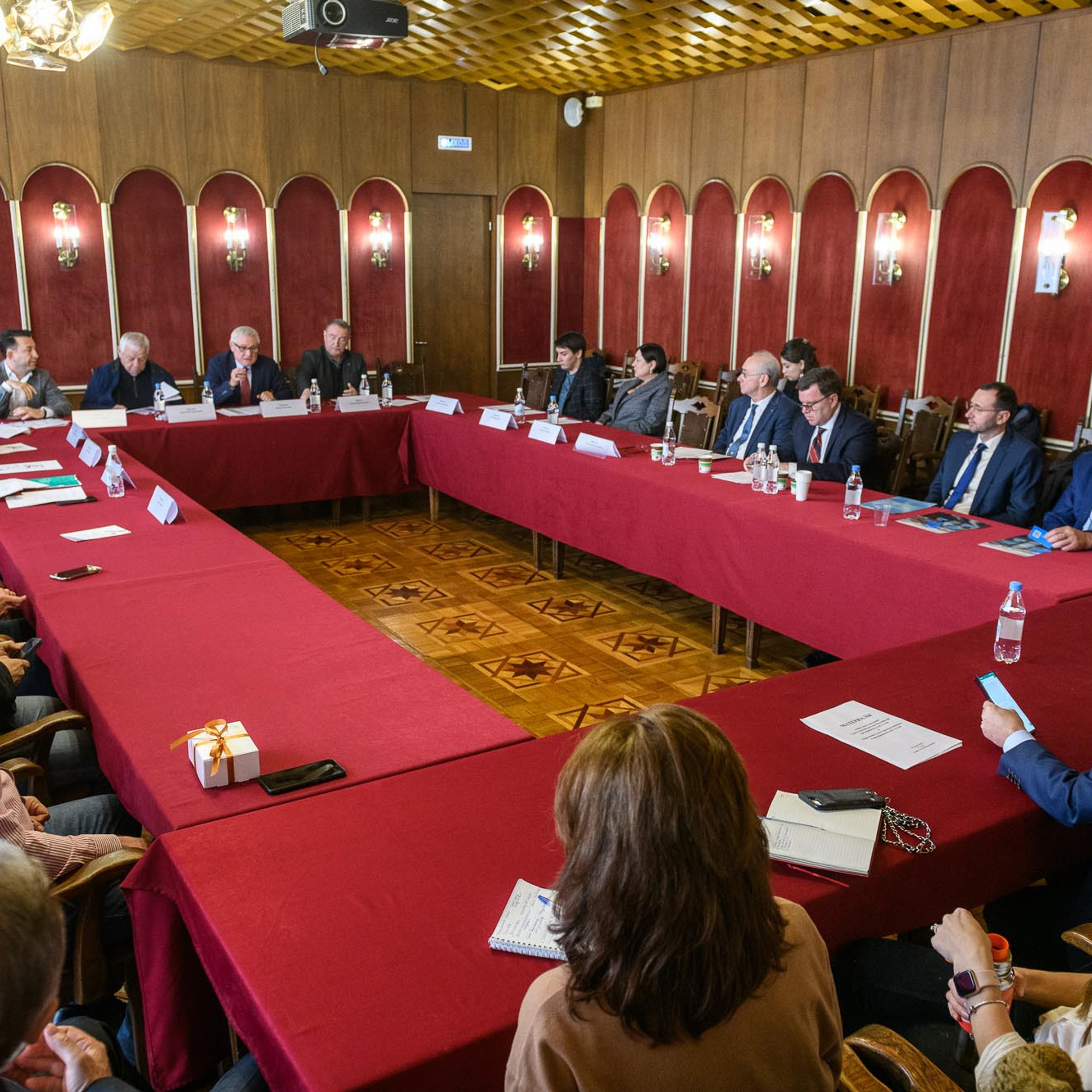 Круглый стол