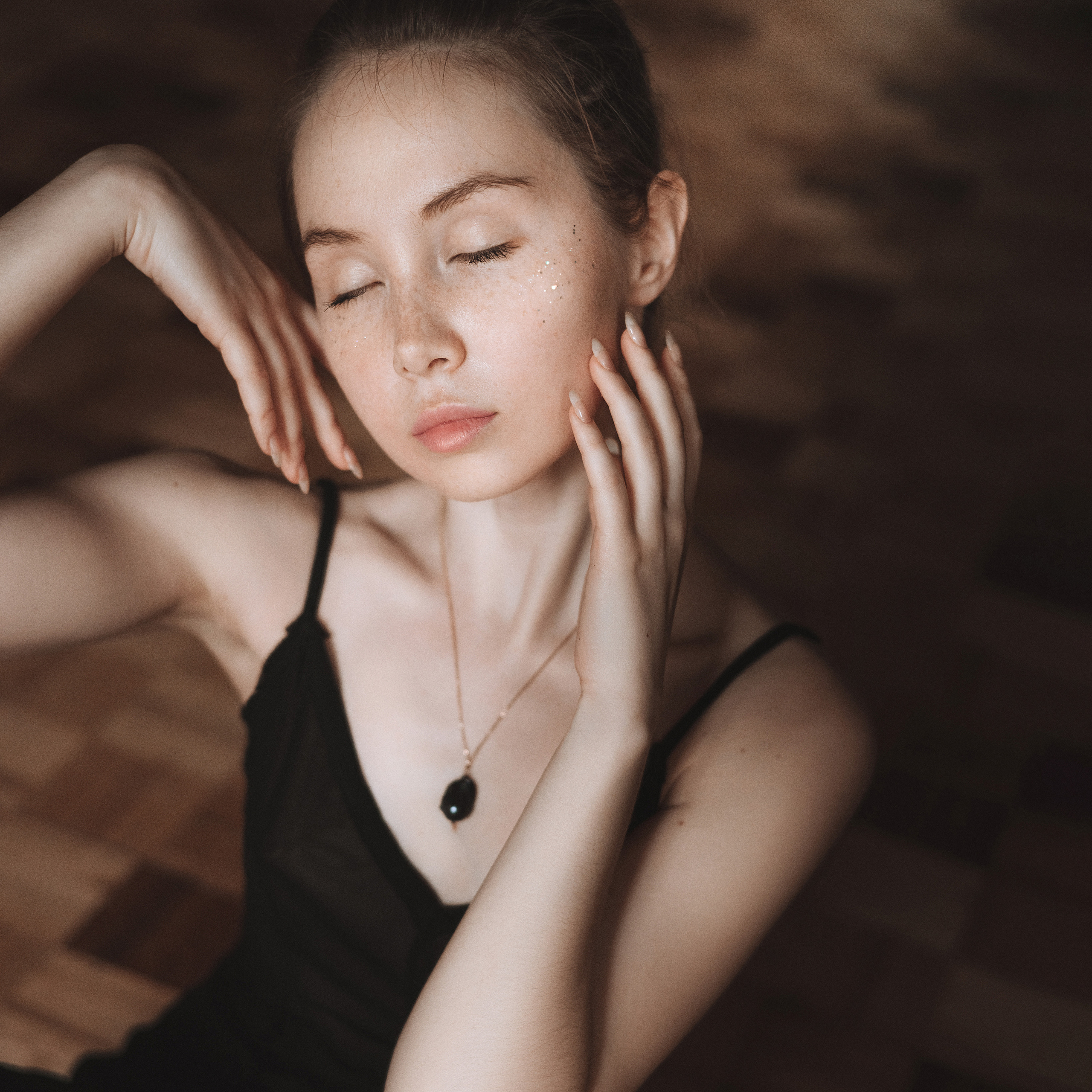 Женские портретные фотосессии в Москве от фотографа Анастасии Инвиш. Эротическая фотосессия в стилю ню в Москве — заказать ню фотосессию от 19 800 руб!