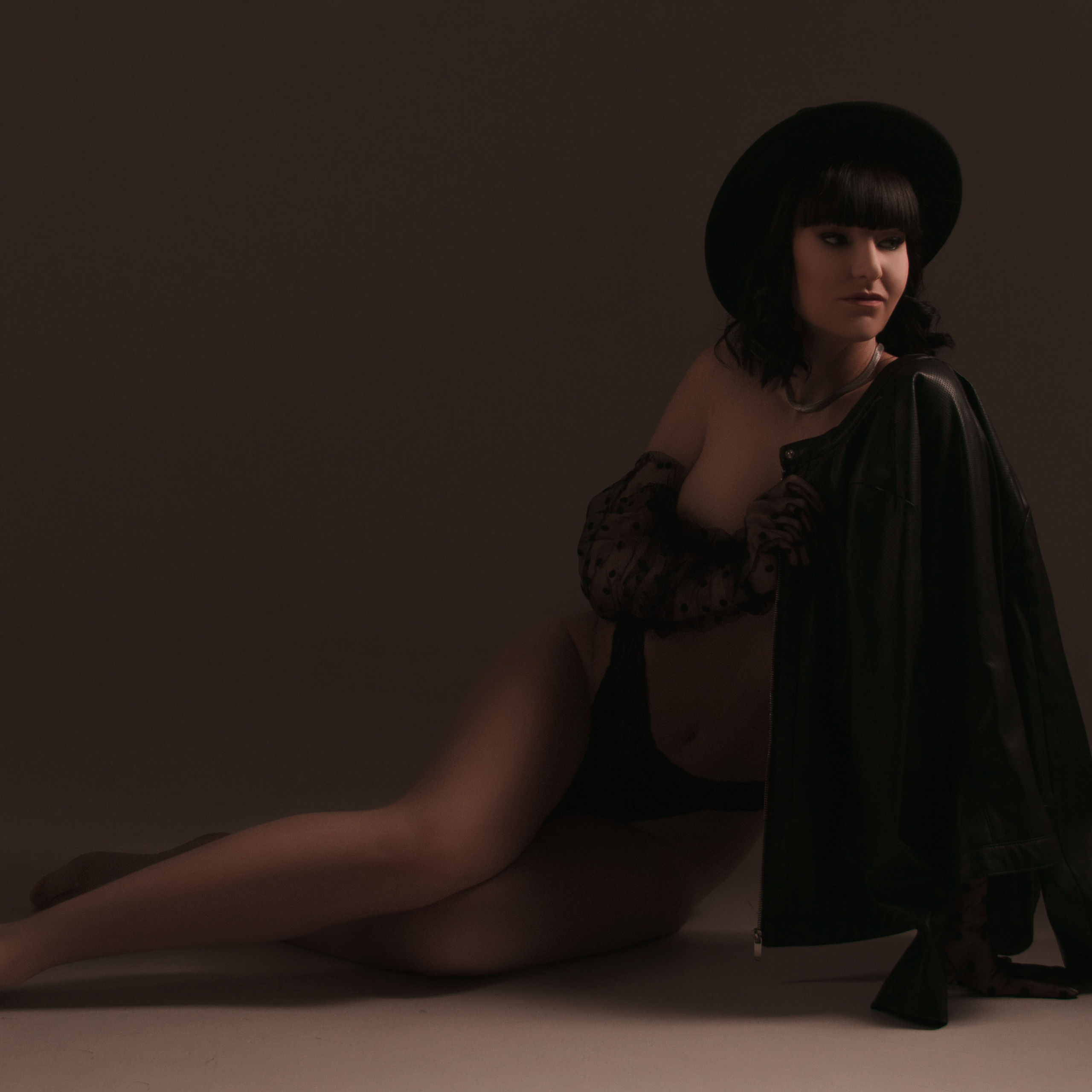 Женские портретные фотосессии в Москве от фотографа Анастасии Инвиш. Эротическая фотосессия в стилю ню в Москве — заказать ню фотосессию от 19 800 руб!