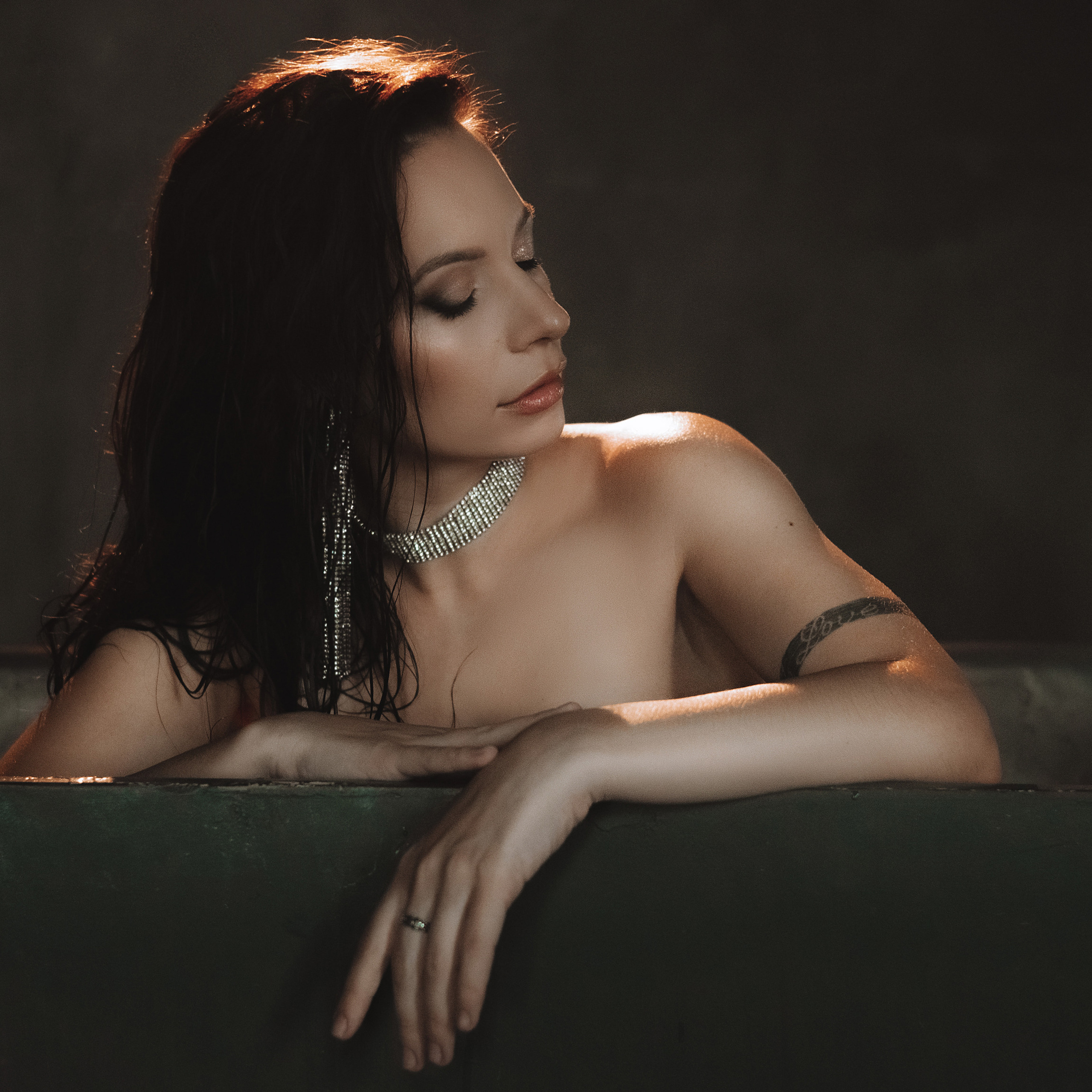 Женские портретные фотосессии в Москве от фотографа Анастасии Инвиш. Эротическая фотосессия в стилю ню в Москве — заказать ню фотосессию от 19 800 руб!