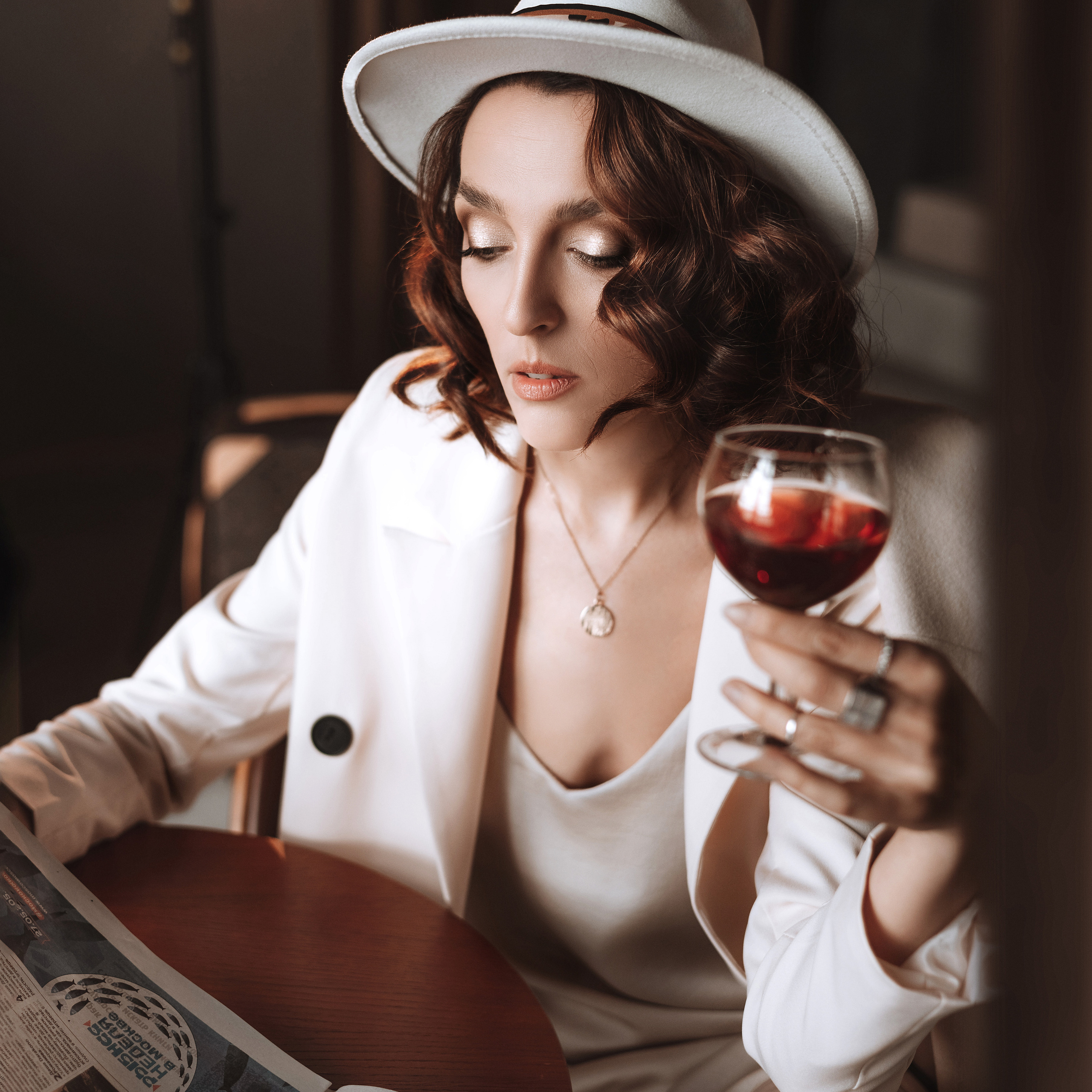 Женские портретные фотосессии в Москве от фотографа Анастасии Инвиш. Эротическая фотосессия в стилю ню в Москве — заказать ню фотосессию от 19 800 руб!