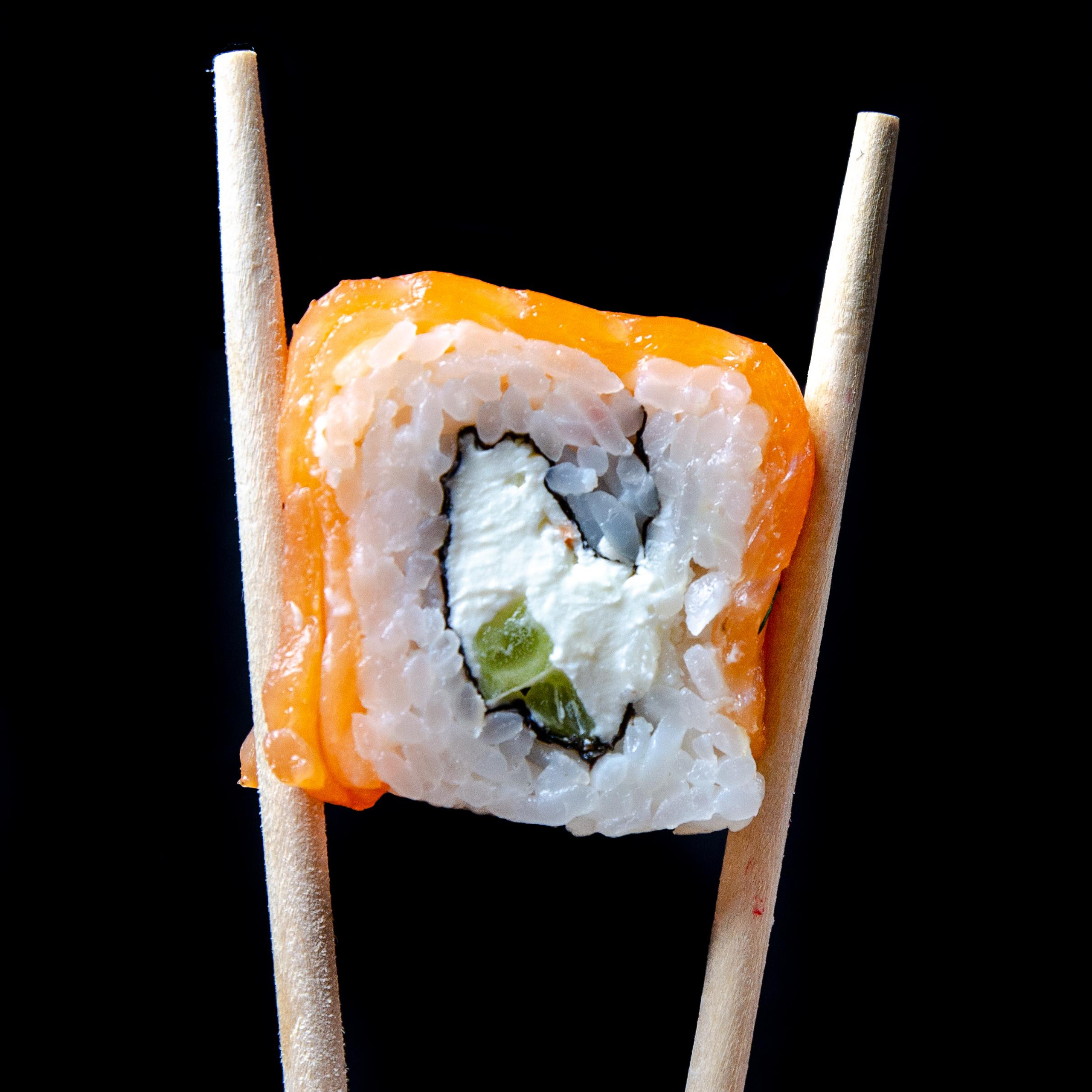 Роллы, суши, гунканы