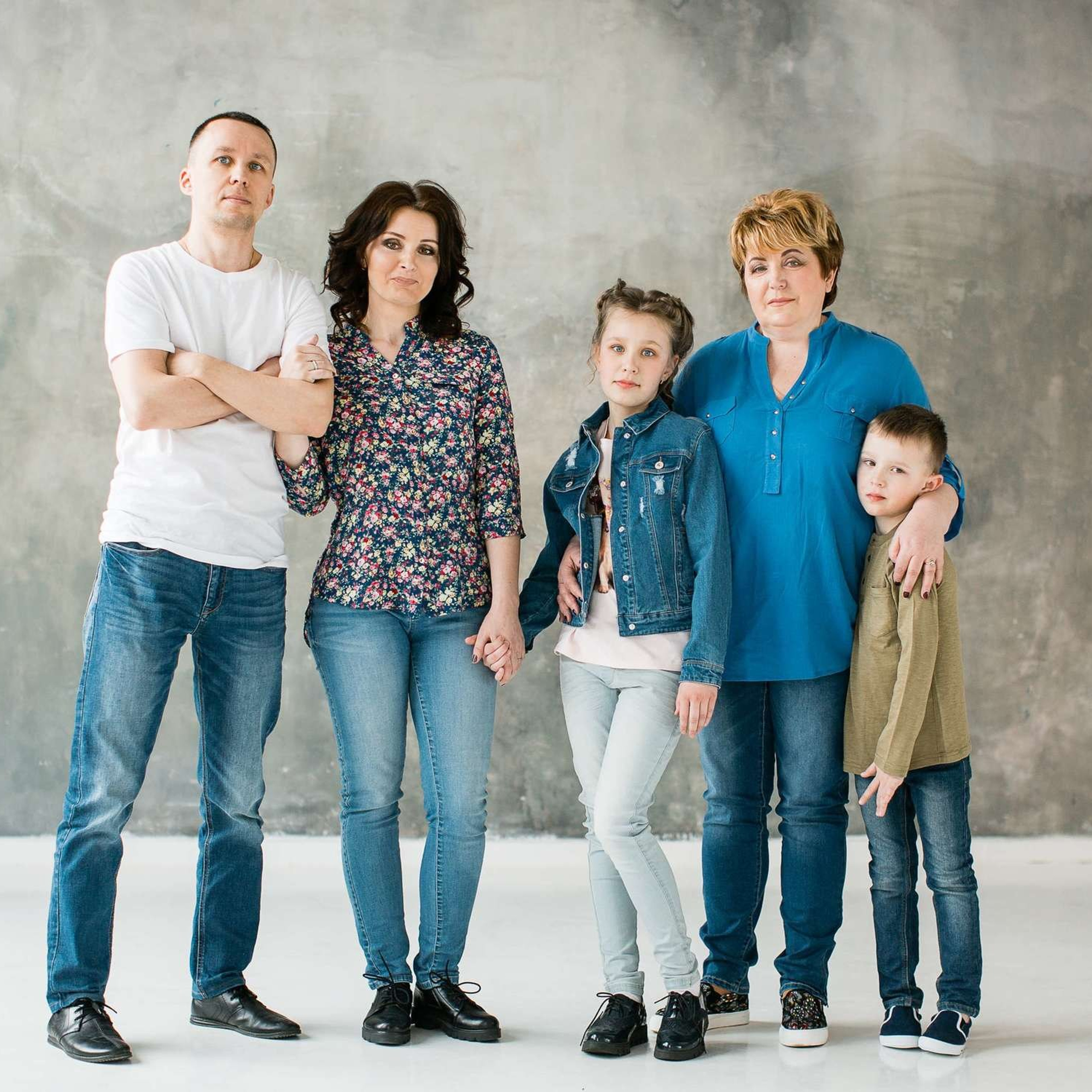 Фотосессия большой семьи в студии