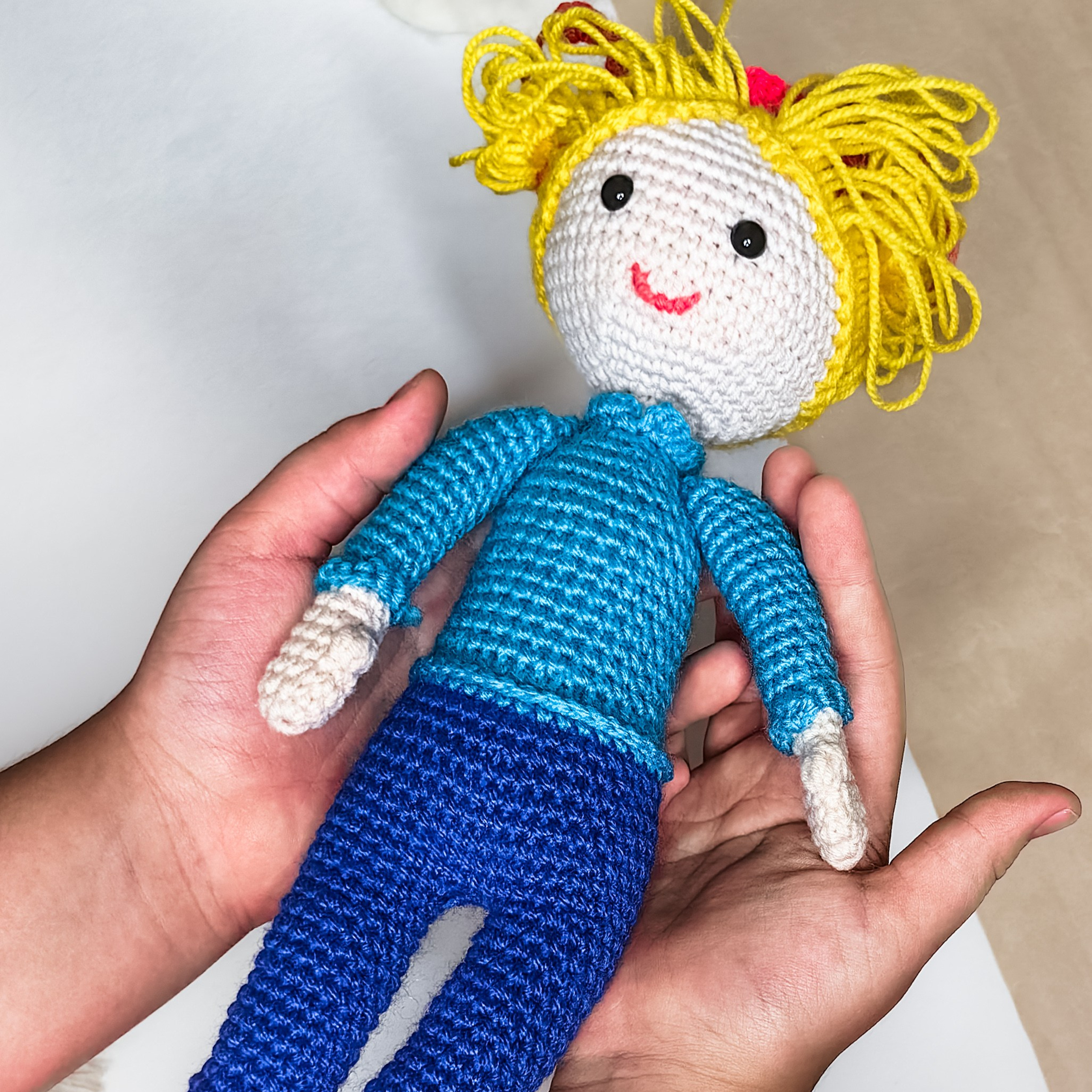 «Обнимашка-чемпионка» |Вязаная кукла без каркаса