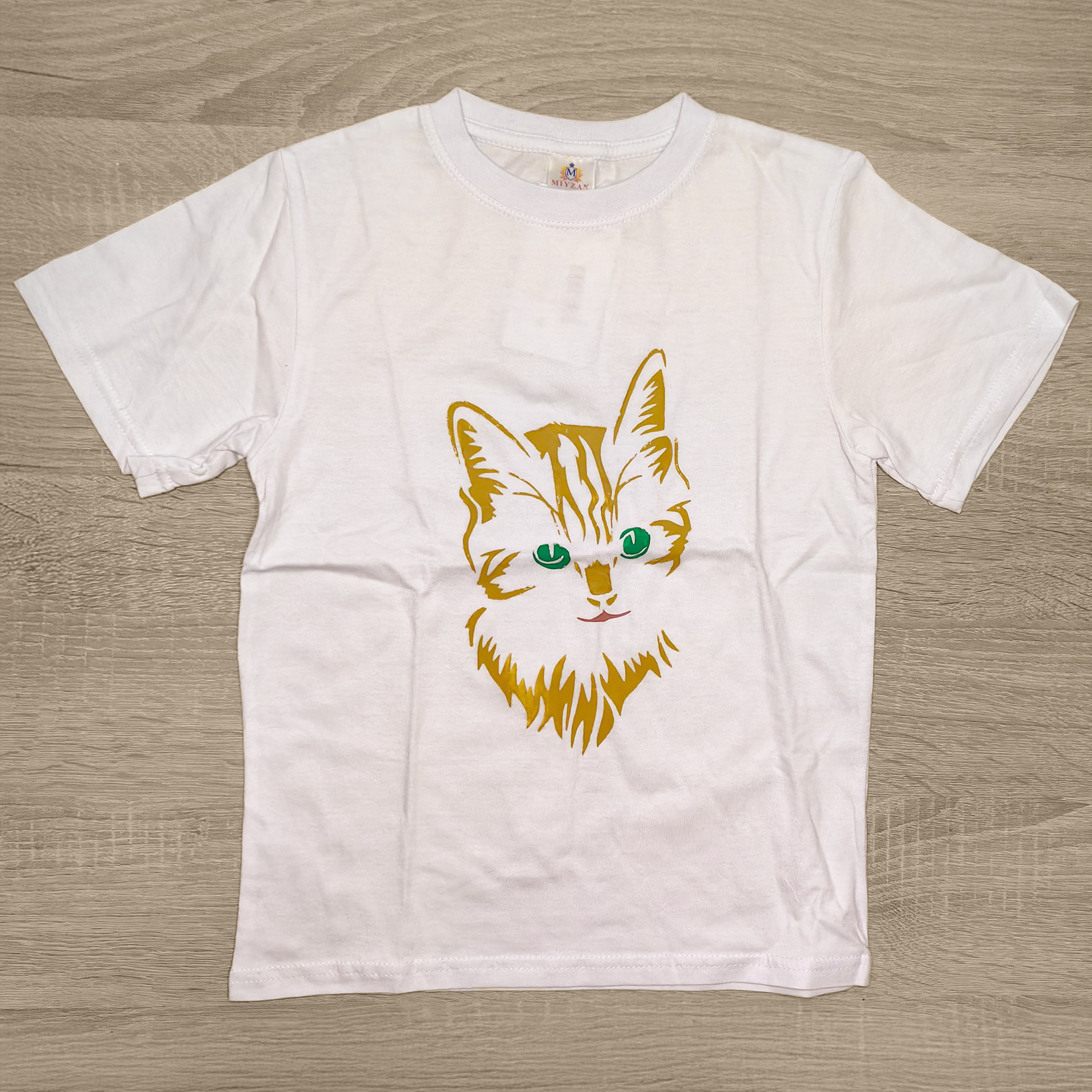 «Усатый друг»: эксклюзивная футболка