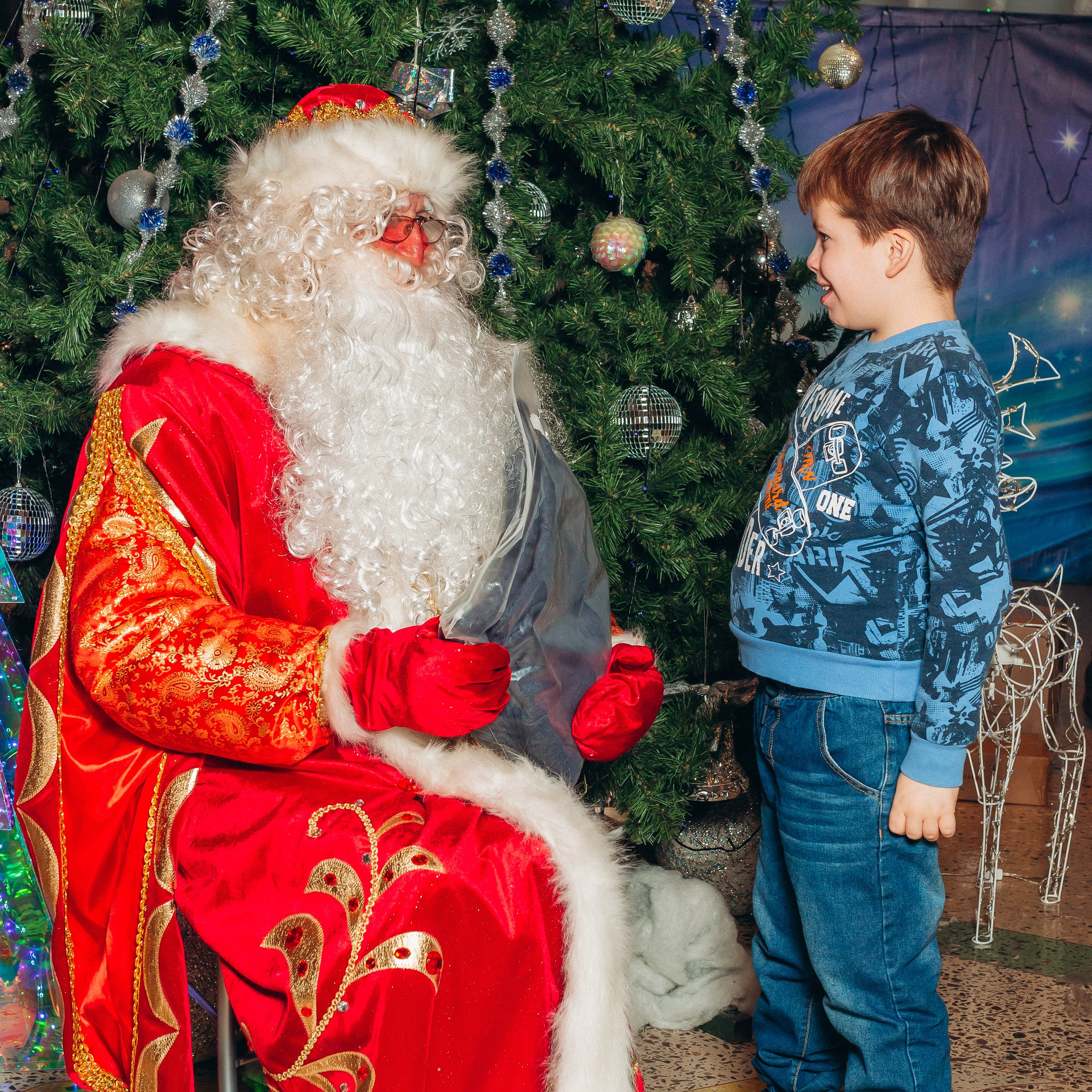 Новогодние чудеса с БЕТСИТИ: Подарки, улыбки и волшебство!