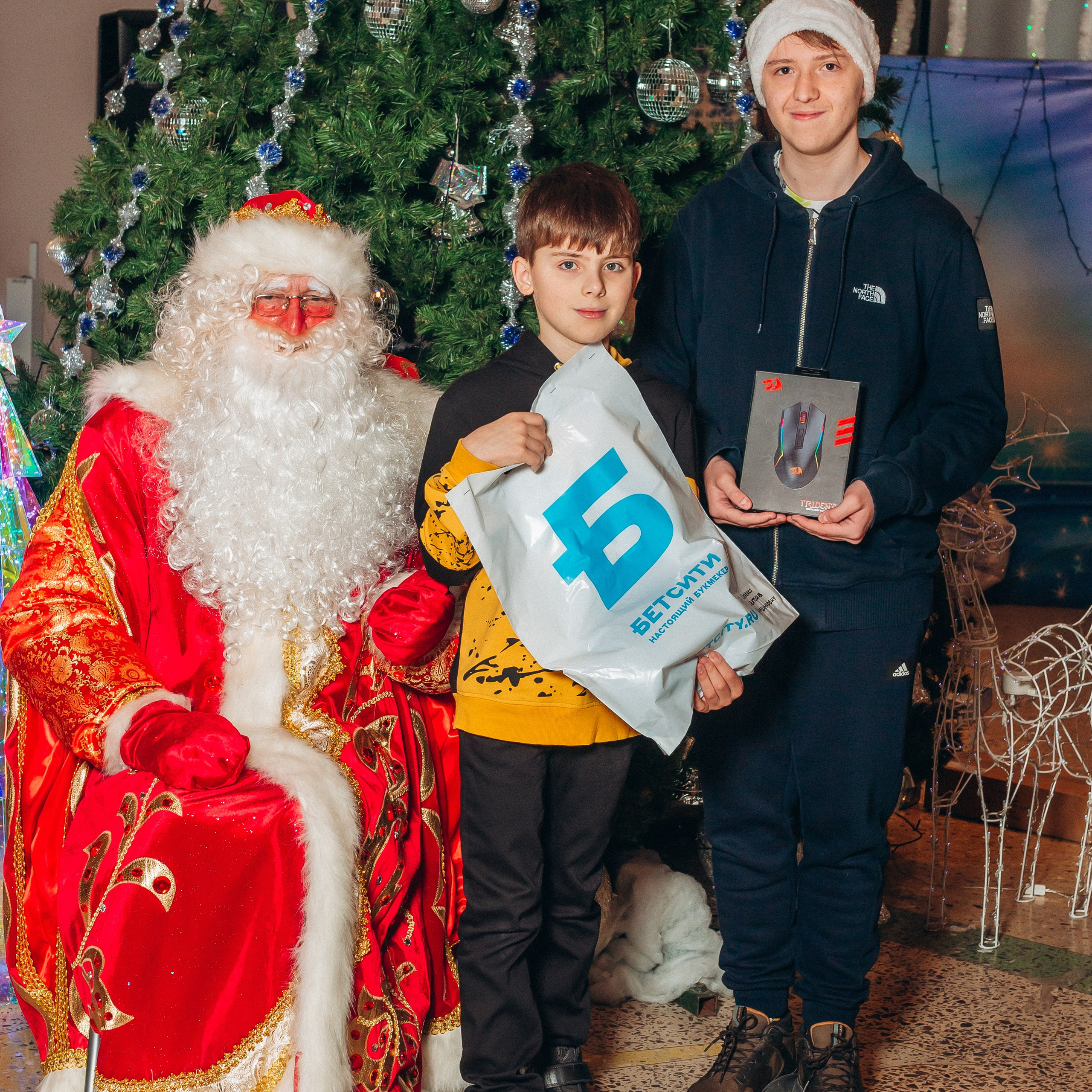 Новогодние чудеса с БЕТСИТИ: Подарки, улыбки и волшебство!