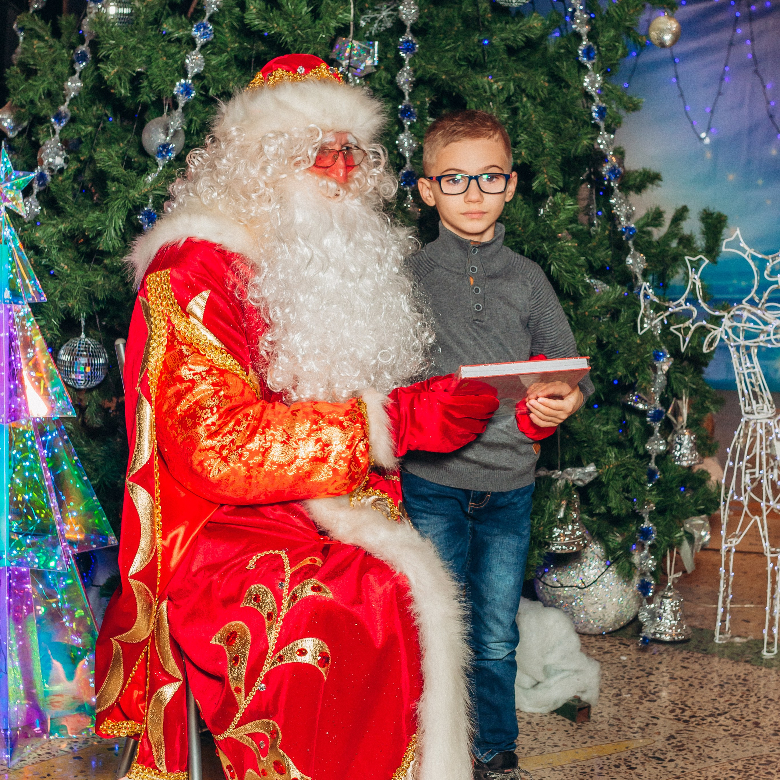 Новогодние чудеса с БЕТСИТИ: Подарки, улыбки и волшебство!