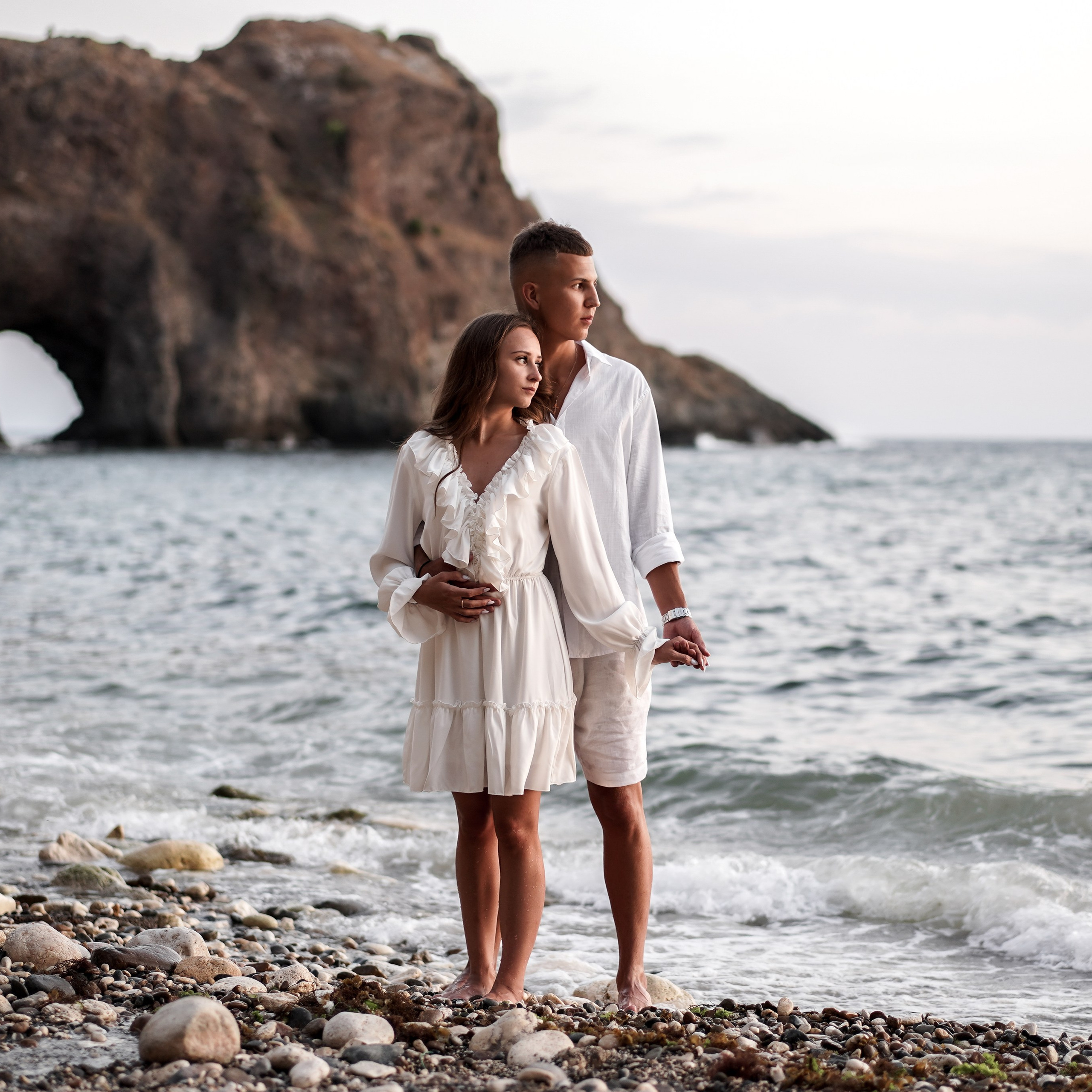 Матвей и Софья на фотосессии дикого пляжа Грот Дианы в Крыму