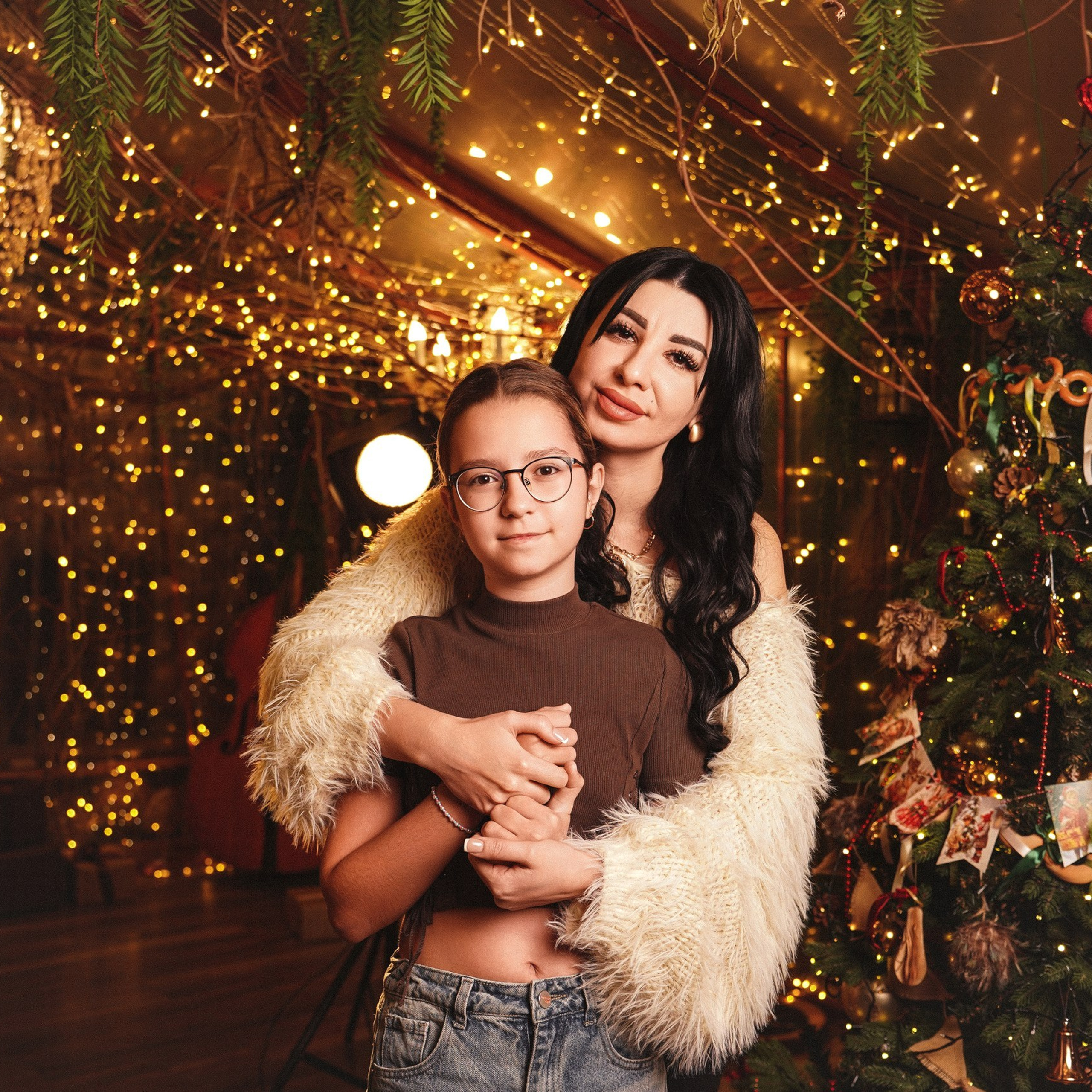 Новогодняя фотосессия в Ростове-на-Дону. Мама и дочь в фотостудии Royal