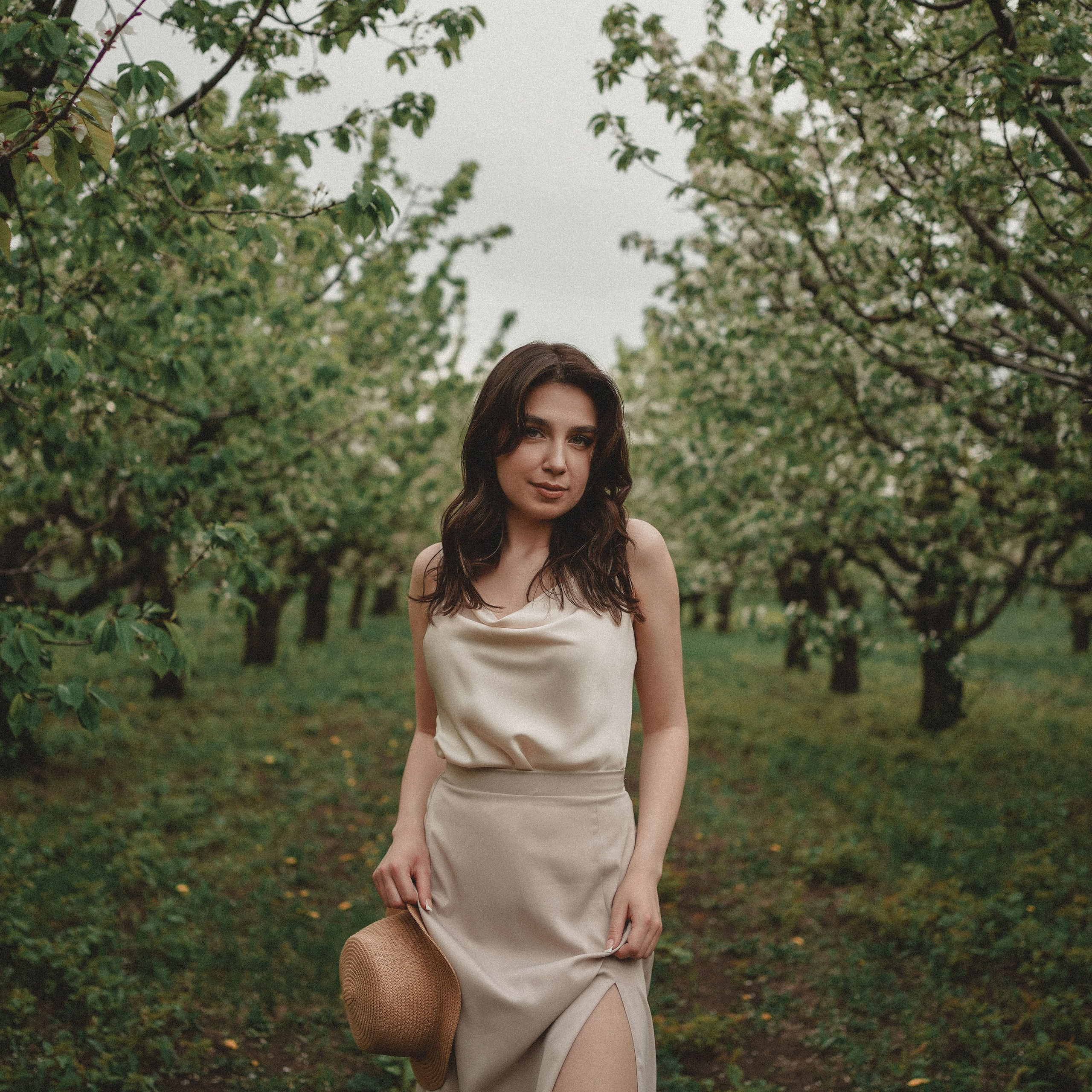 Фотосессия в цветущем саду в пос. Мускатный. Фотограф Ростов-на-Дону