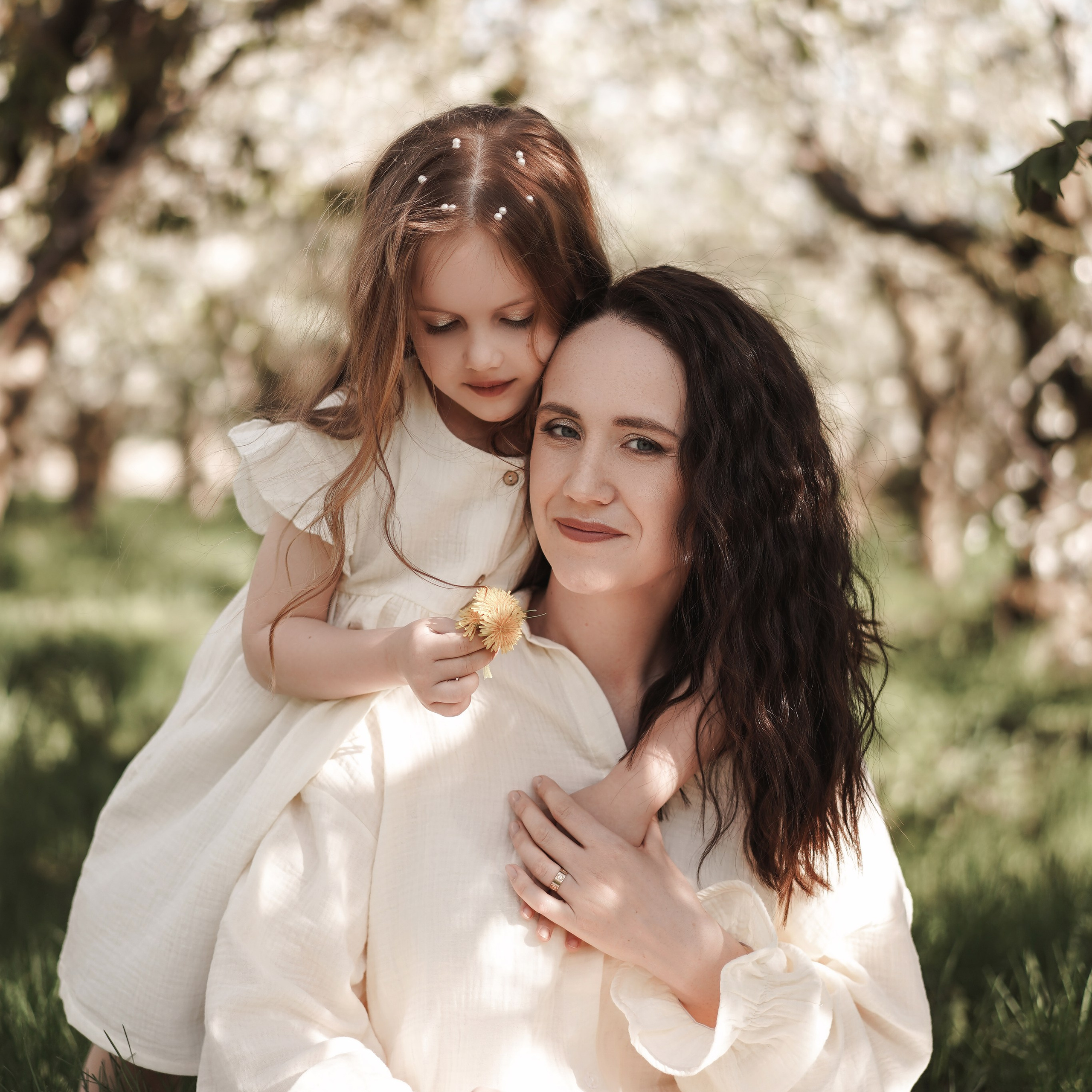 Семейная фотосессия на&nbsp;цветущих садах