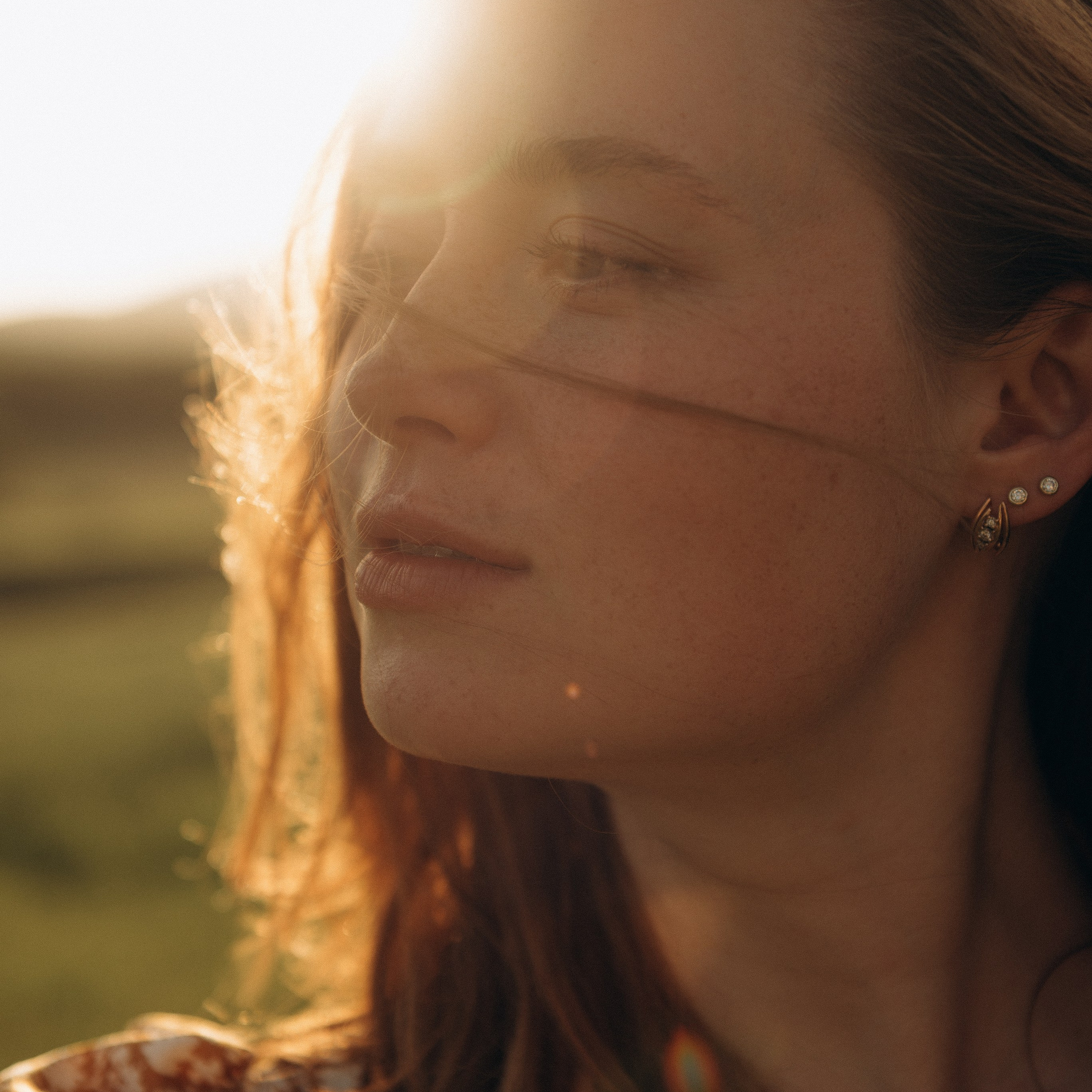 Маша в поле люпинов