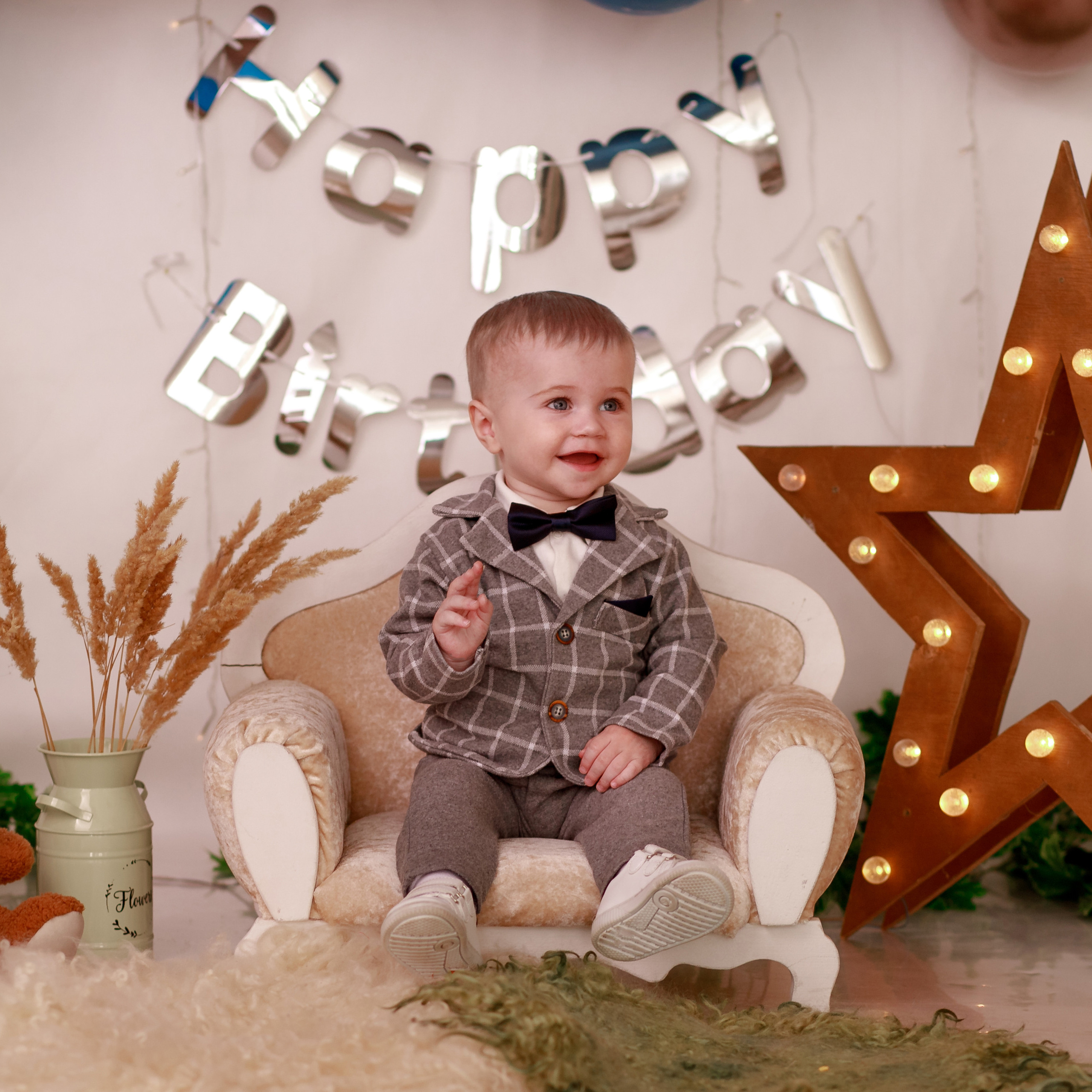 Годик. Студия.