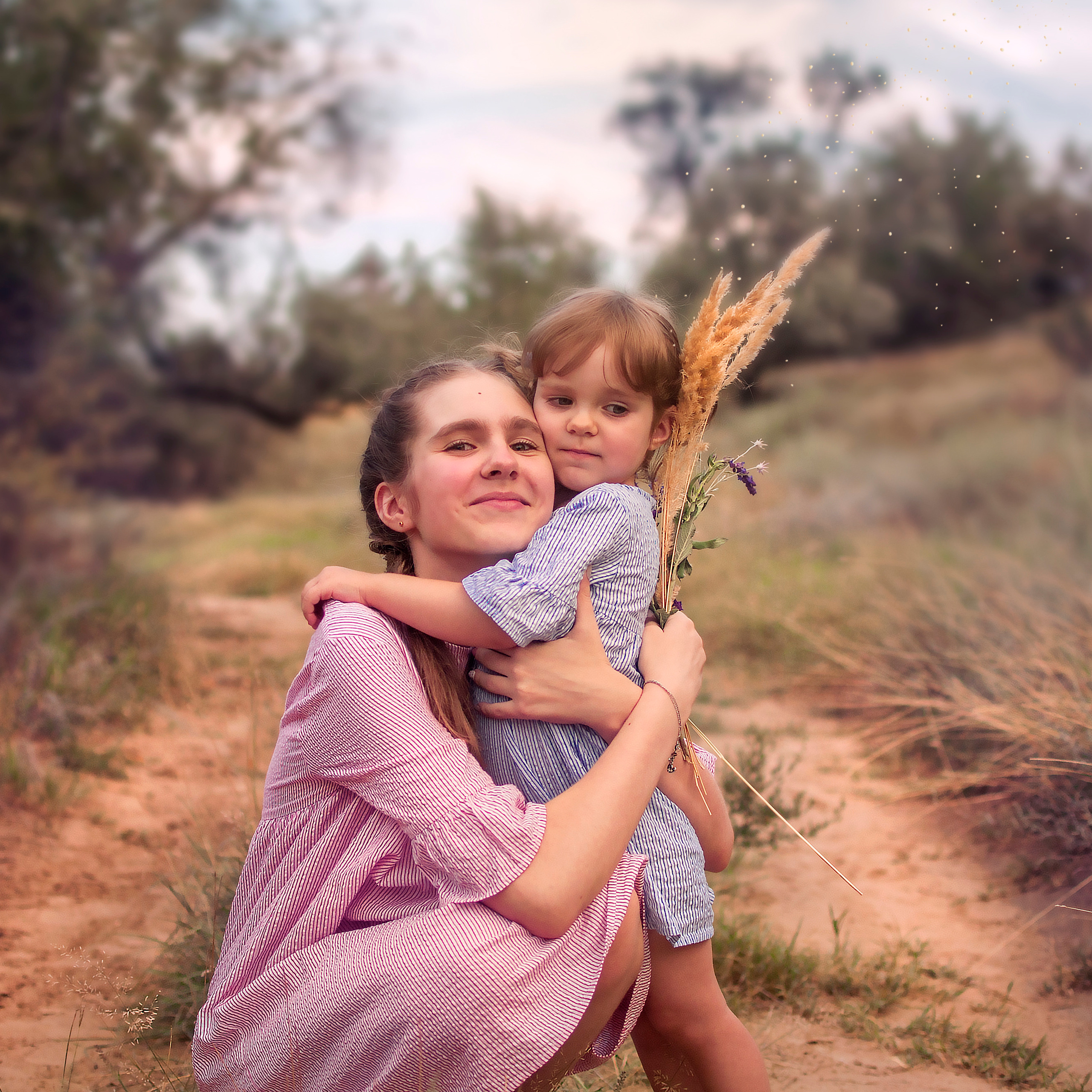 Прогулка сестренок