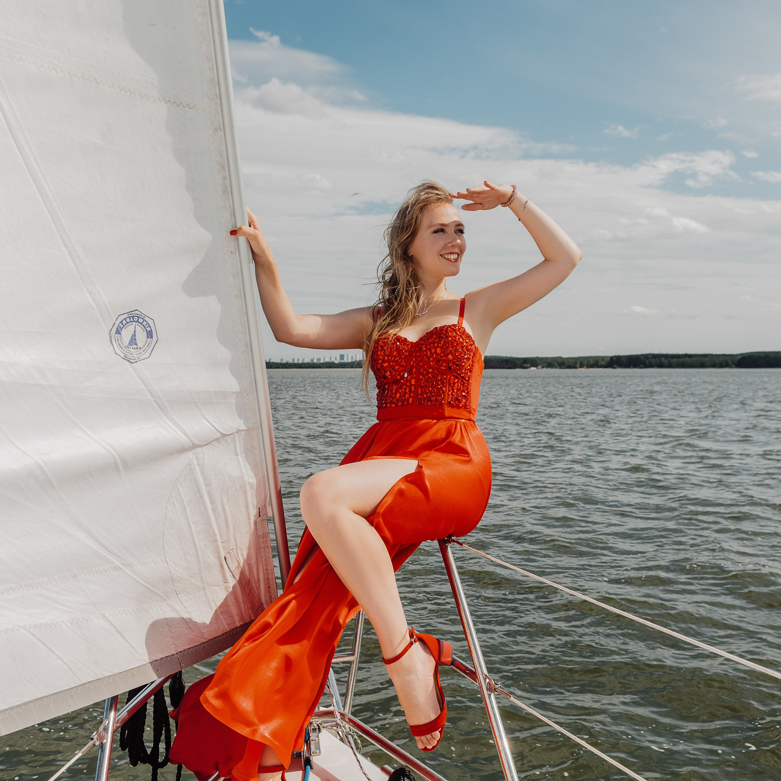 Девушка в красном. Фотограф в Минске