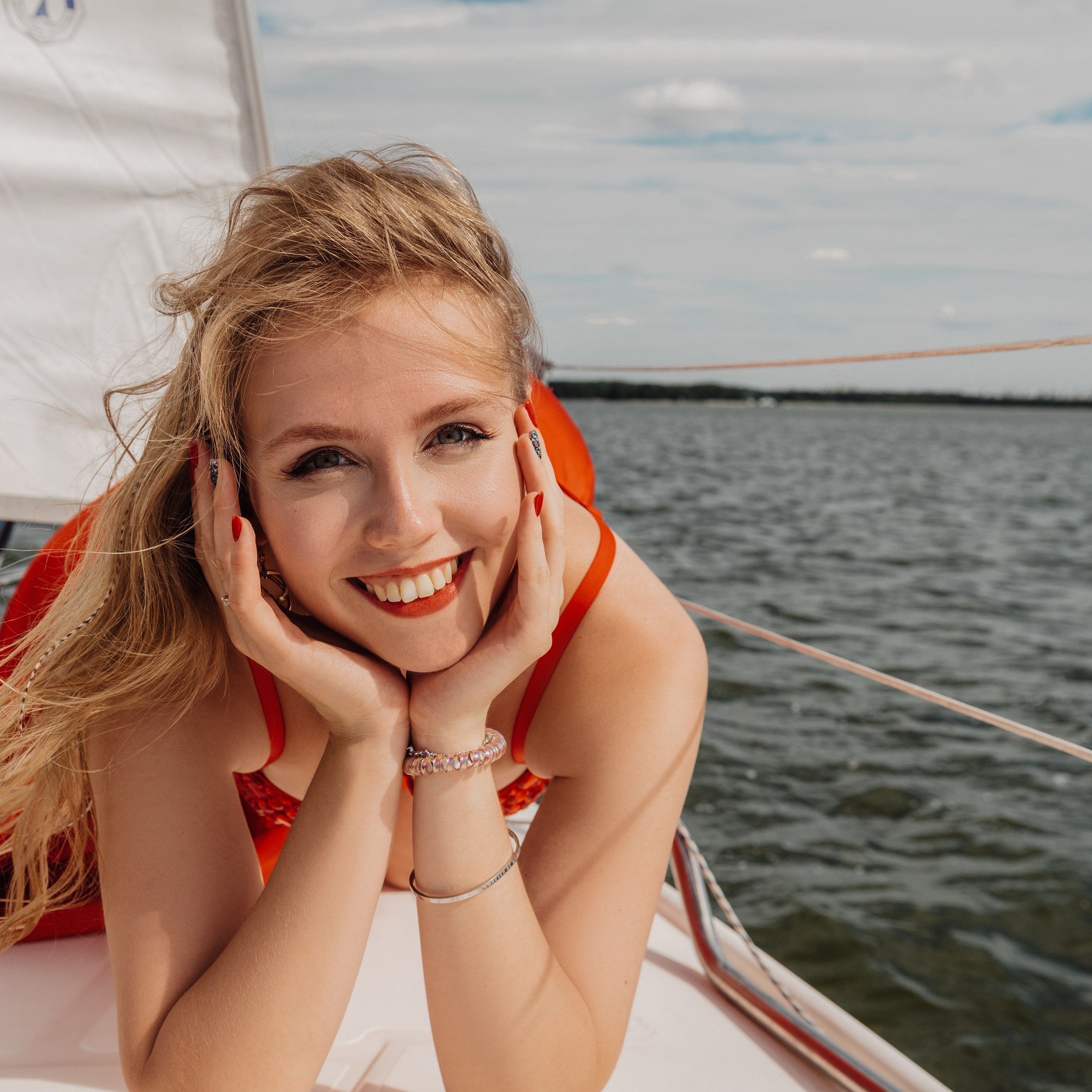 Девушка в красном. Фотограф в Минске