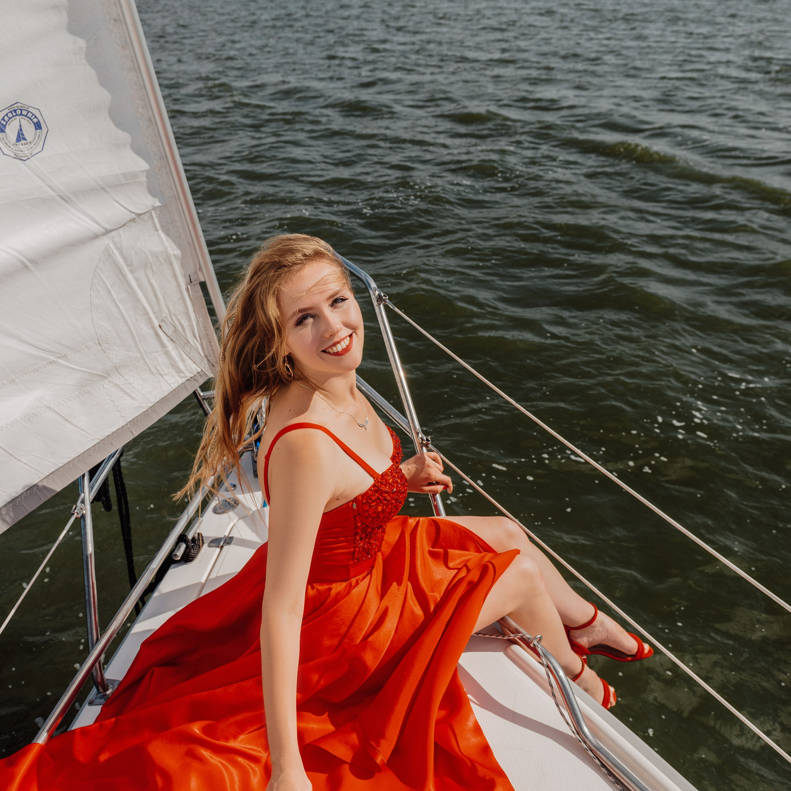 Девушка в красном. Фотограф в Минске