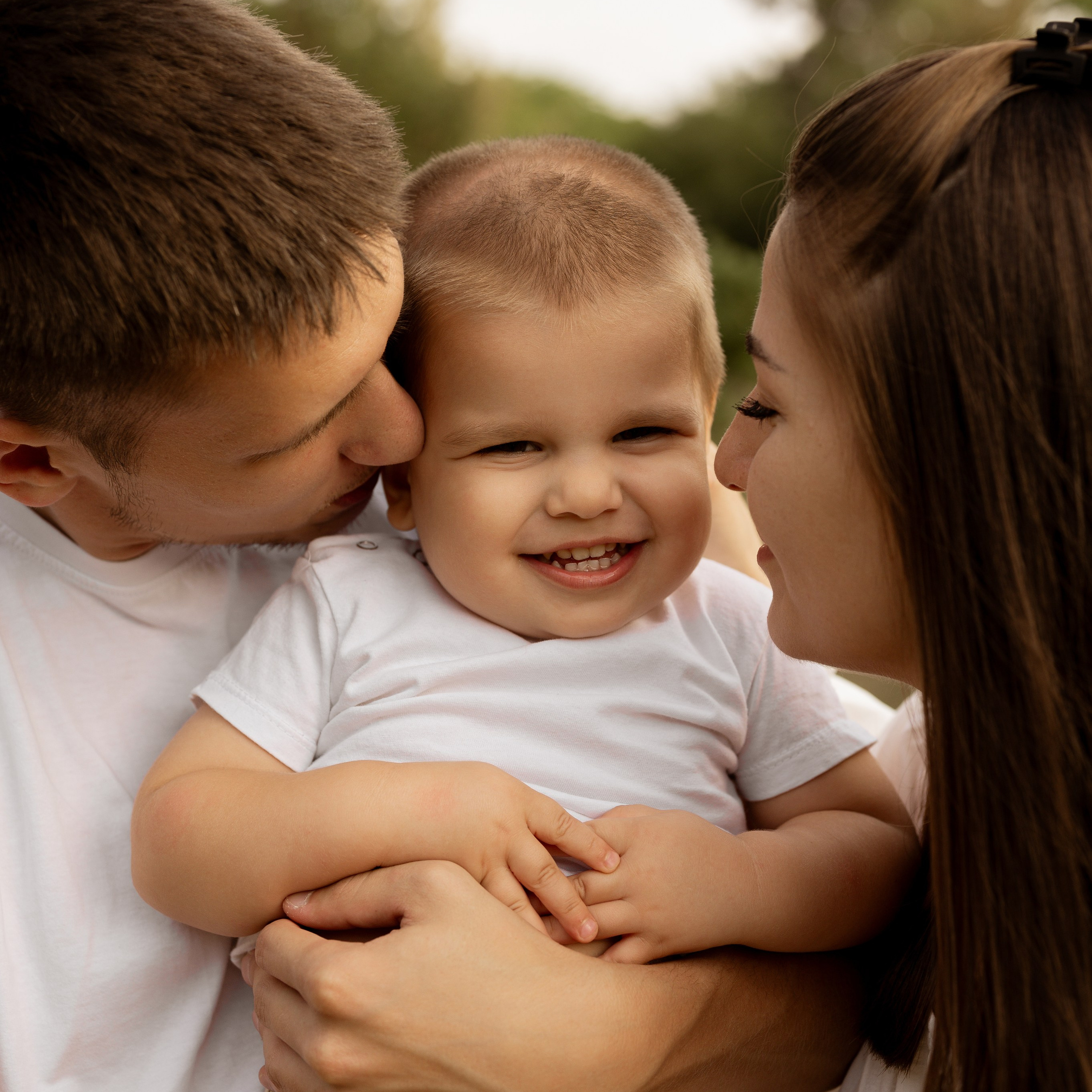 Летняя семейная фотосессия в парке