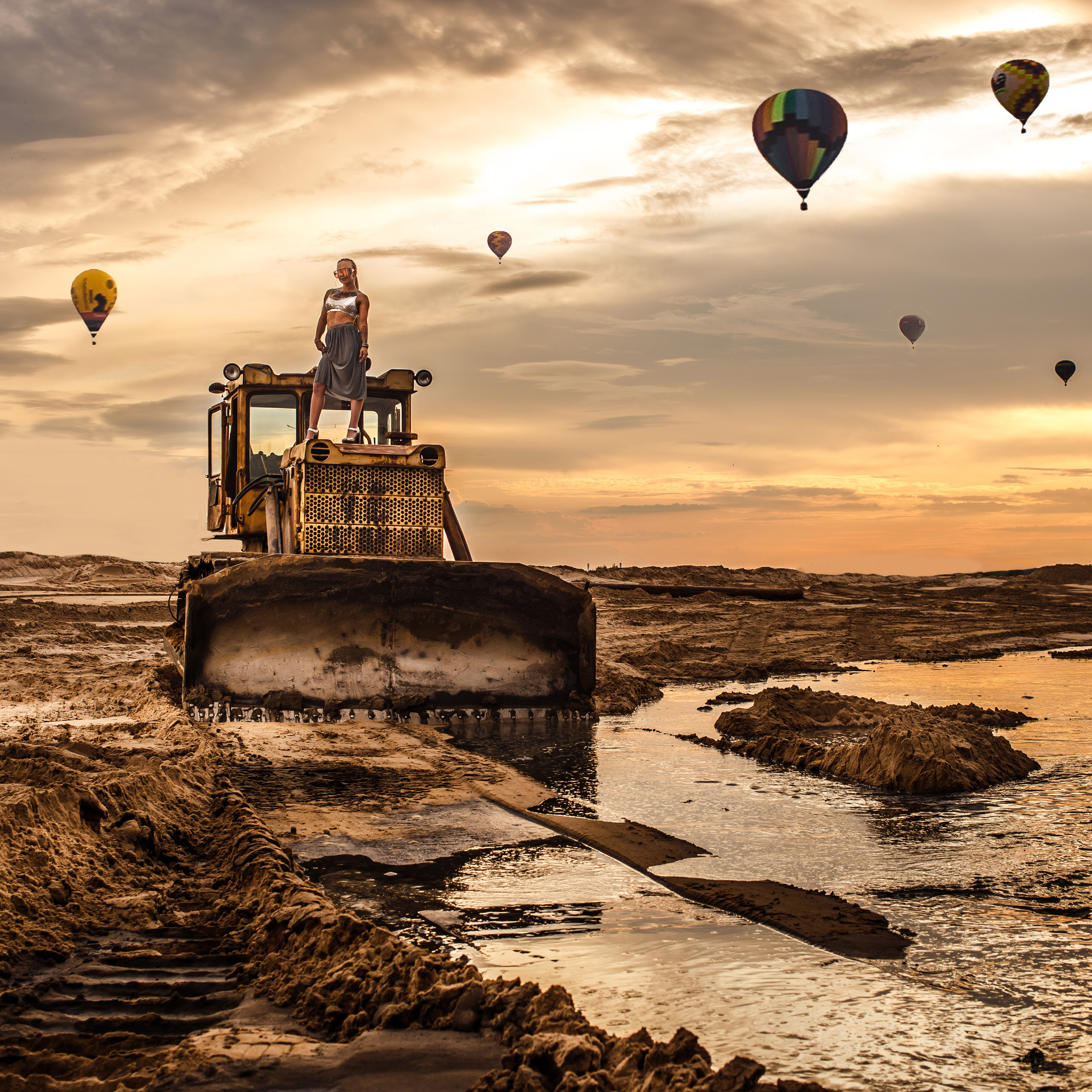 В ПЕСЧАНОМ КАРЬЕРЕ