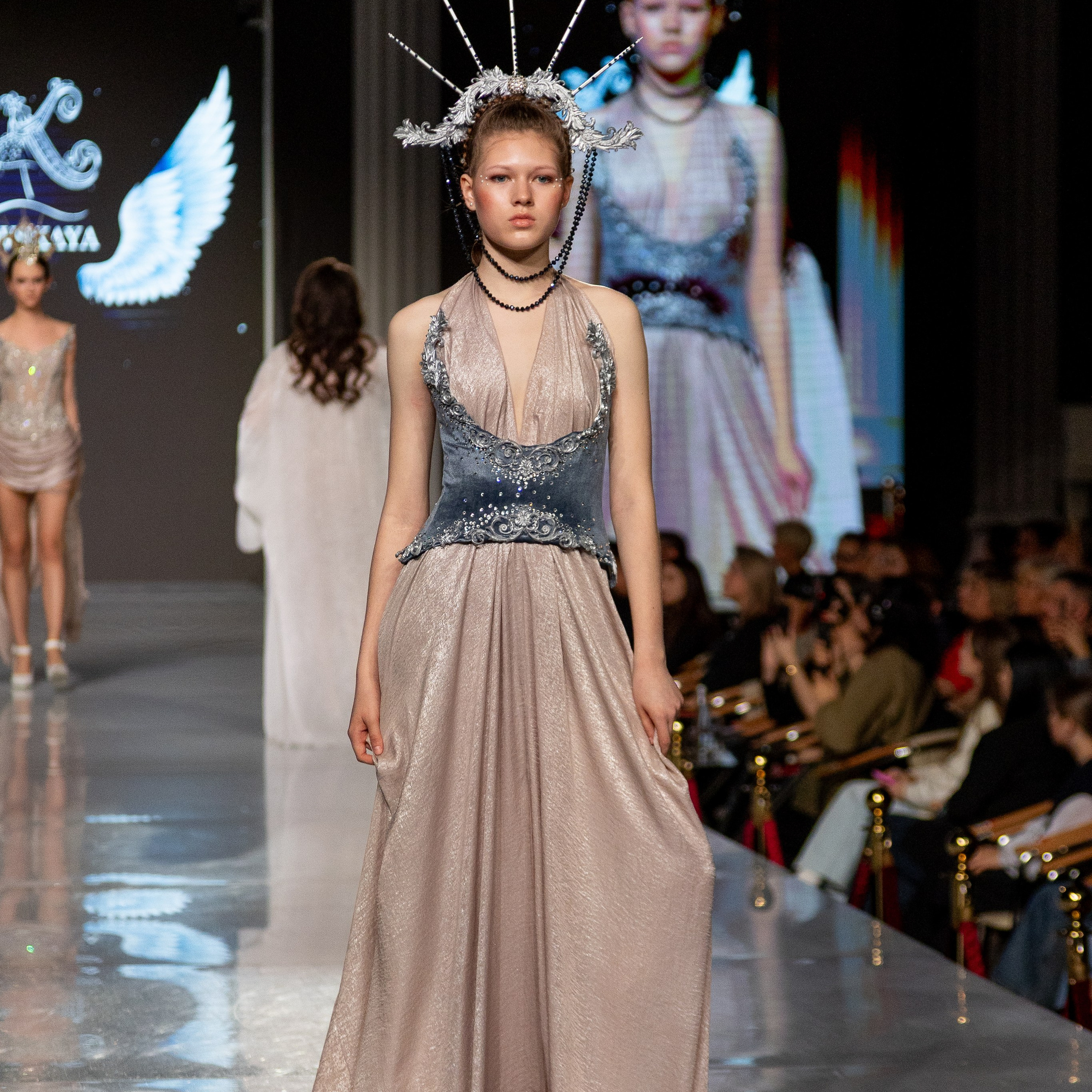 THE RUNWAY | Erneste Showcase