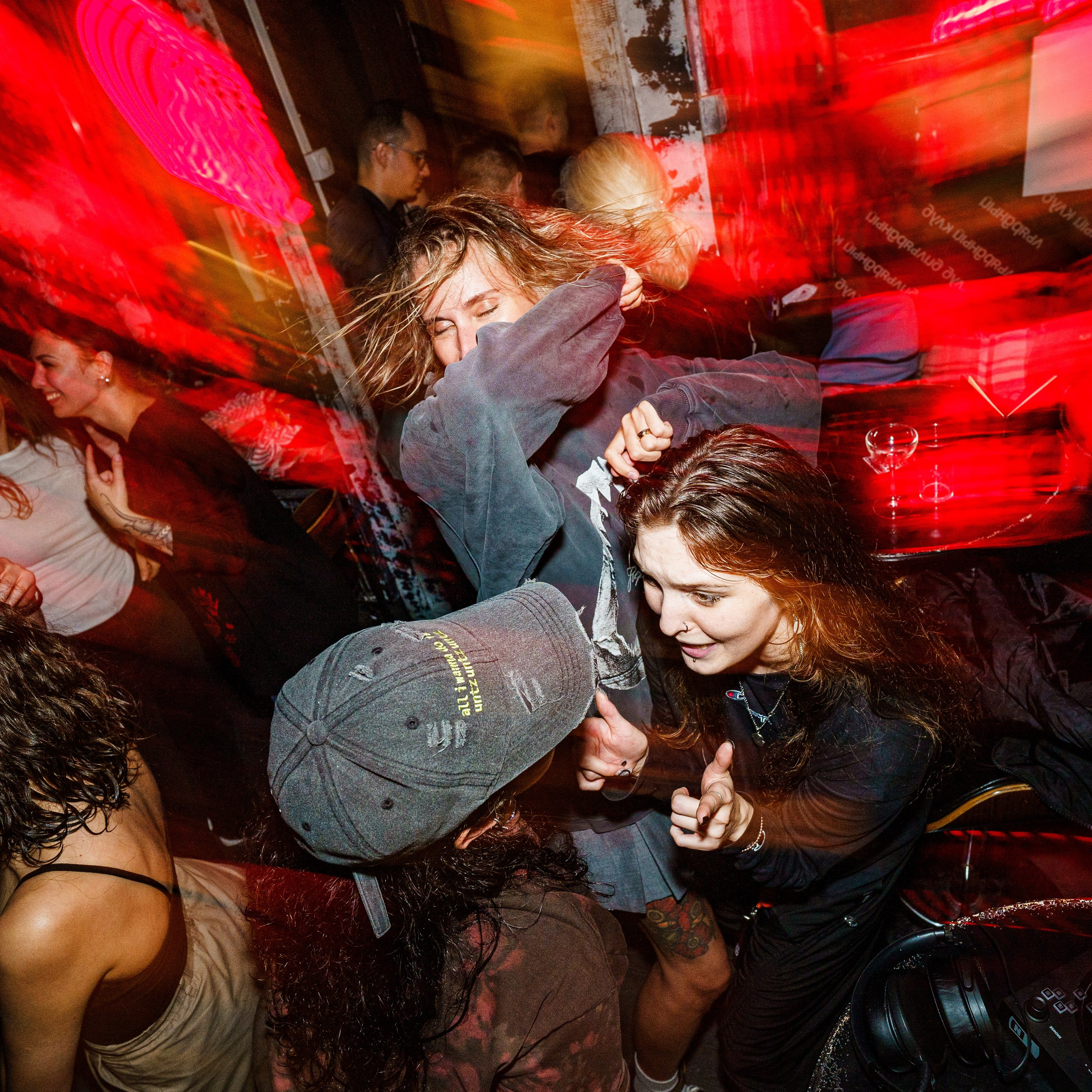 Бар разбитых сердец. Last summer party